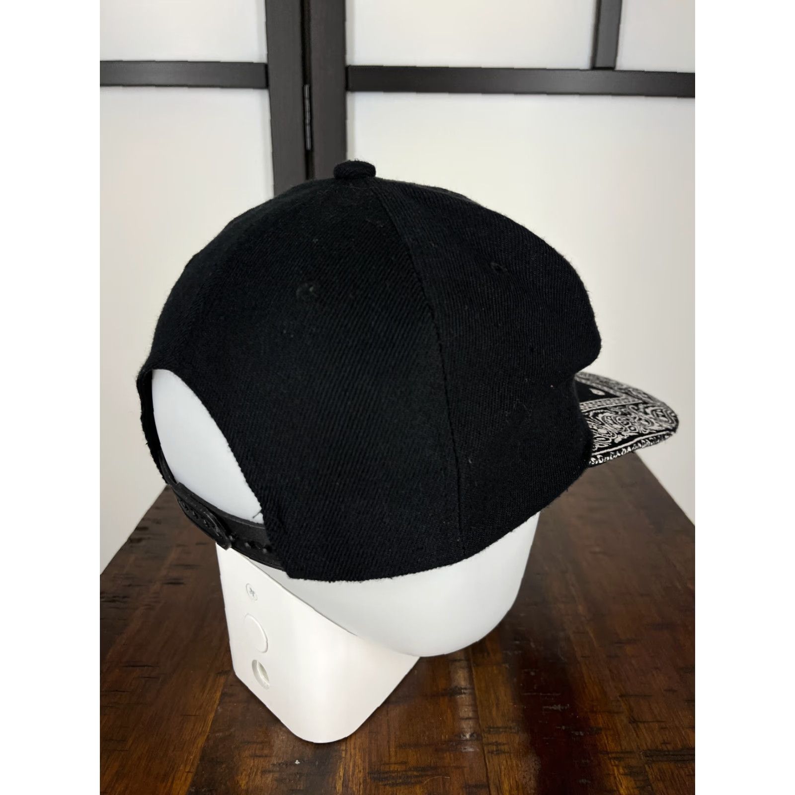 Vintage Unbranded Hat Cap Snap Back Adult One Size Black Embroidered Paisley Polyester Size ONE SIZE - 7 Thumbnail