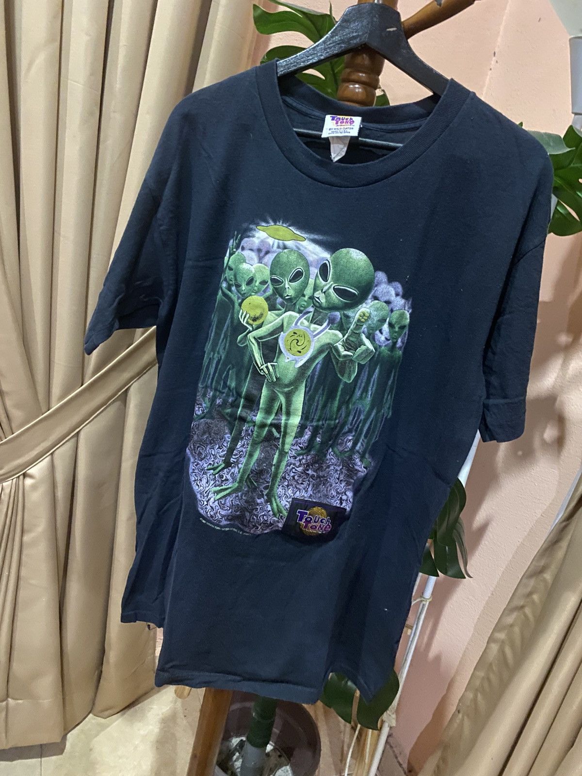 Vintage Vintage 1997 Touch Tone Alien Graphic Tee by Wild Oats Size US L / EU 52-54 / 3 - 2 Thumbnail