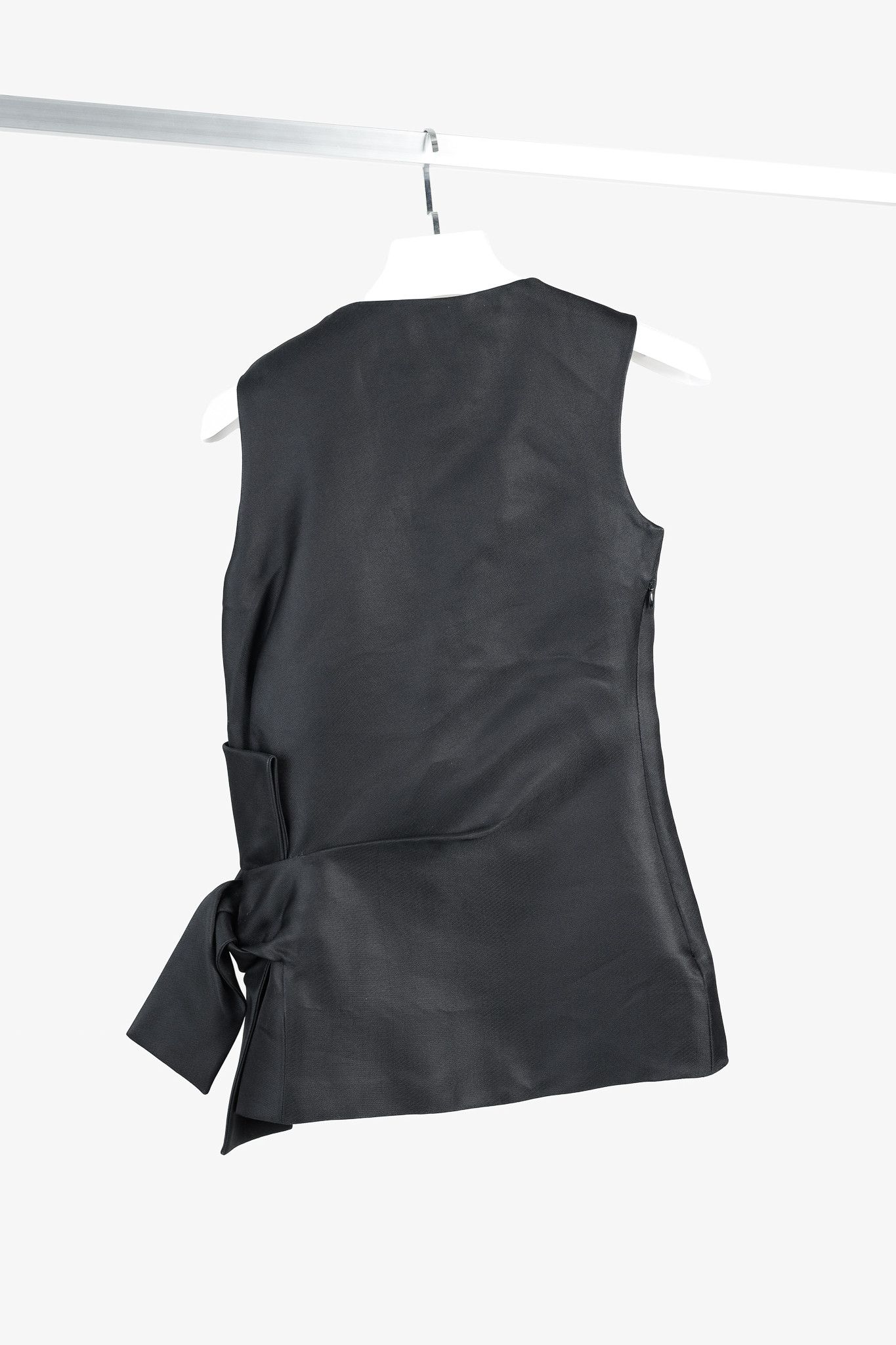 Acne Studios Acne Studios Capron H Silk Black Silk Sleeveless Bow Top Size XS / US 0-2 / IT 36-38 - 2 Thumbnail