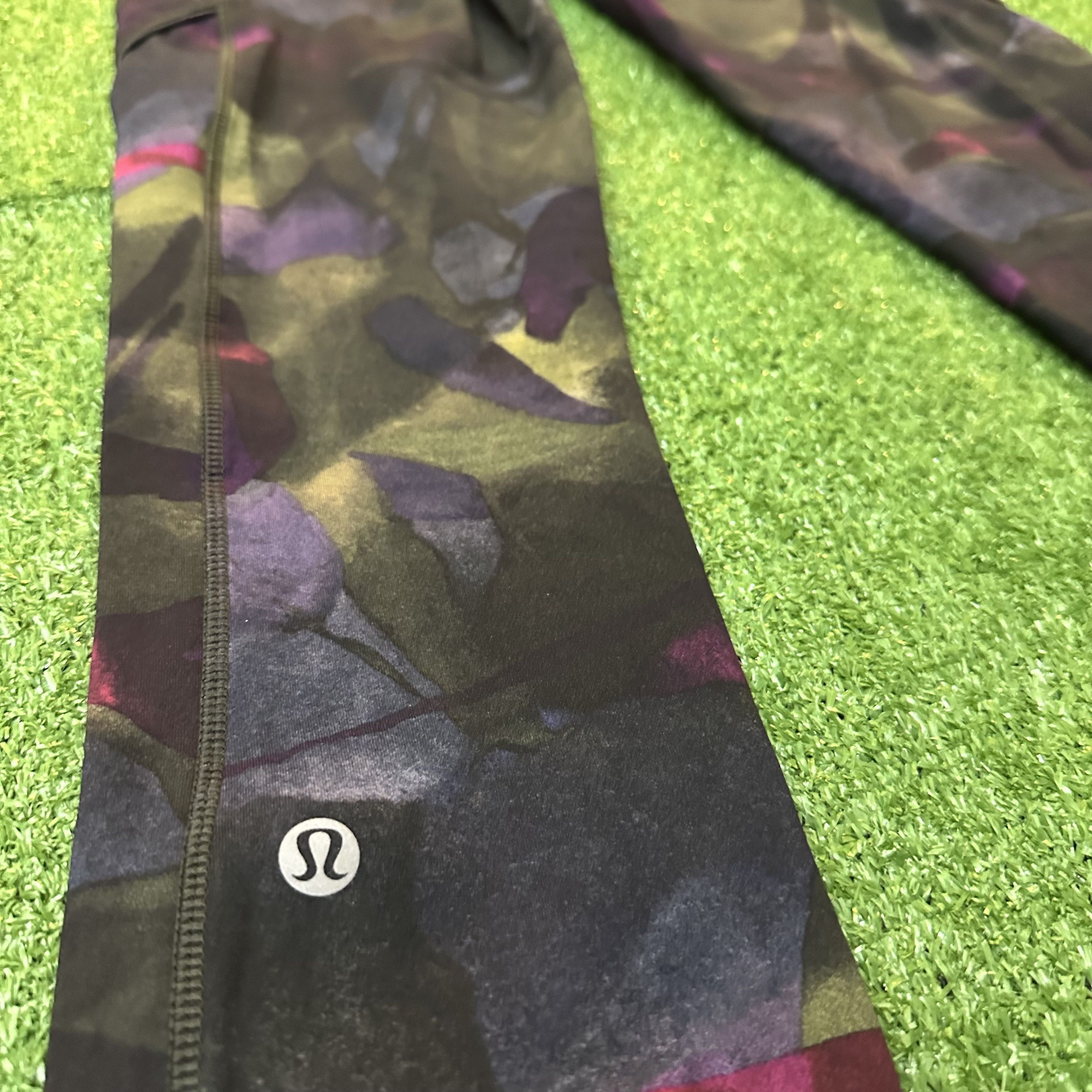Lululemon Women's Black/Camo LuluLemon Leggings Size 26" / US 2 / IT 38 - 7 Thumbnail