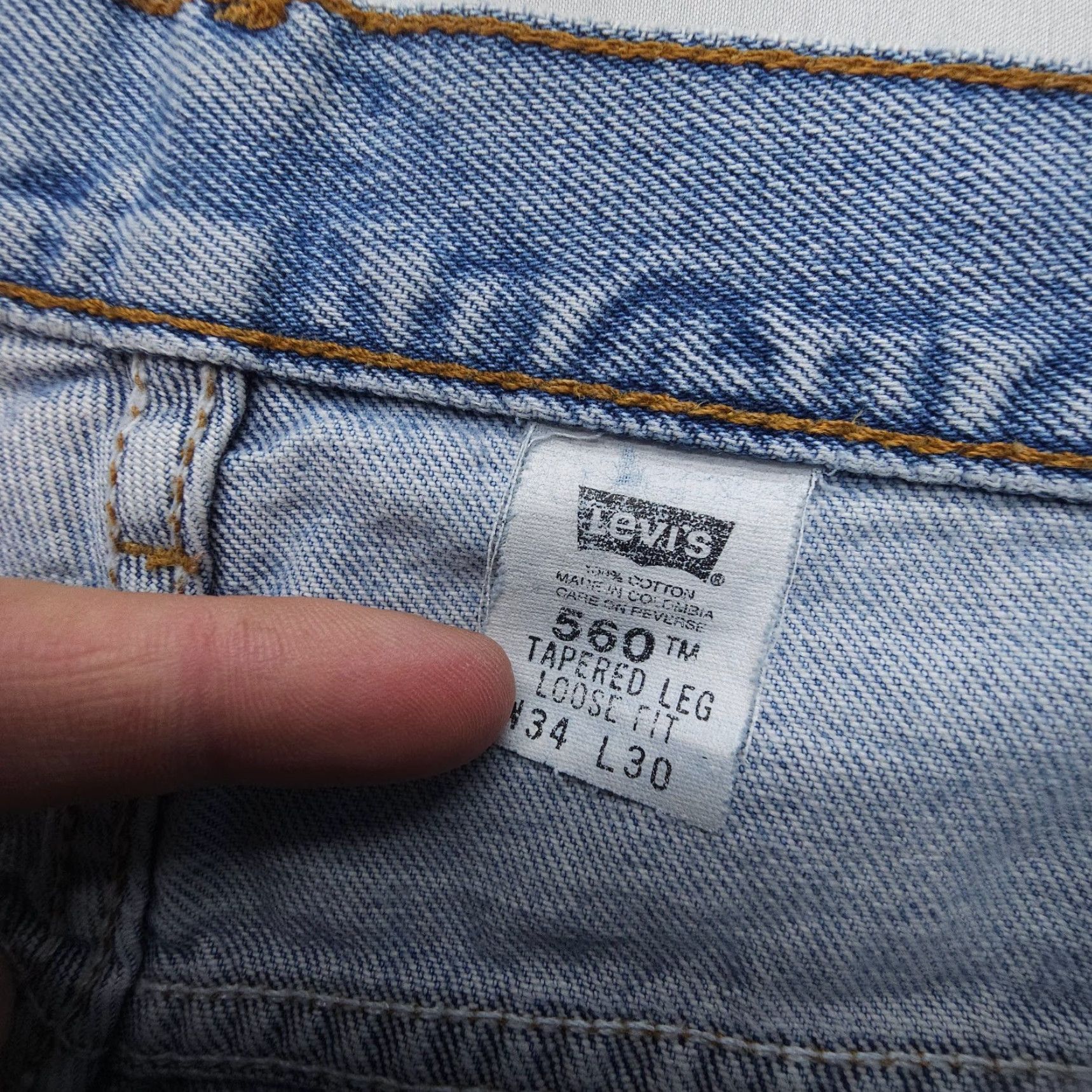 Levi's VINTAGE Levi's 560 Jeans Mens 34 x 30 Blue Denim Relaxed Fit 90s American Baggy Tapered Style Comfort Pockets Zip Closure Men's Jeans Size US 34 / EU 50 - 4 Thumbnail