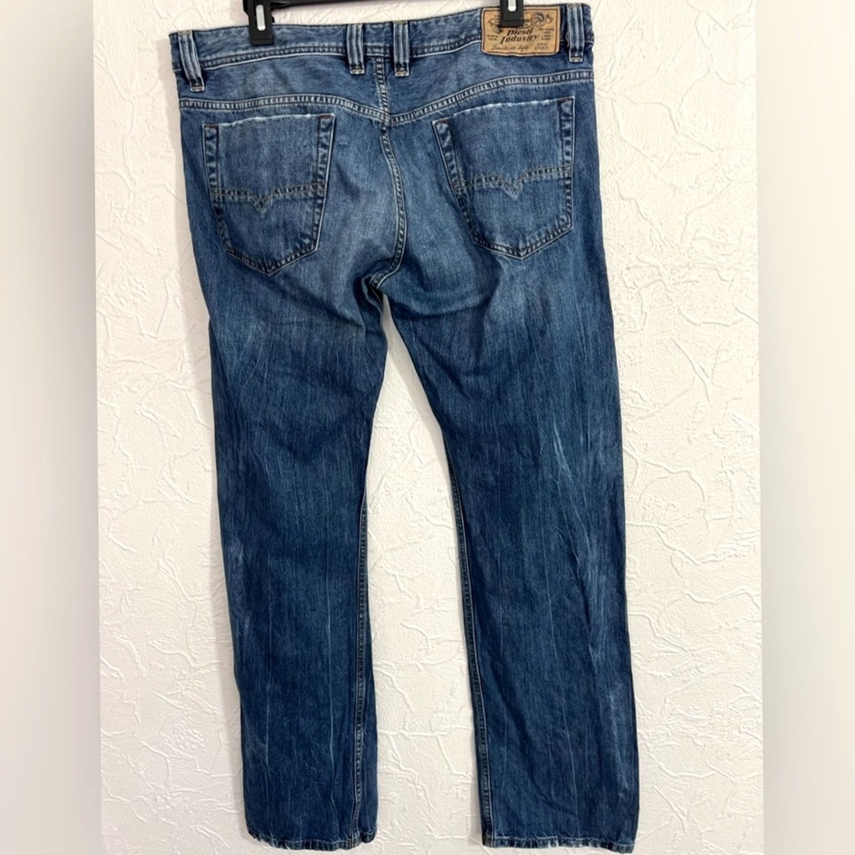 Diesel Diesel Viker Mens Jeans 34x32 Wash Orbe4 Regular Straight Jeans Men 34 Blue Straight Mens Size US 34 / EU 50 - 2 Thumbnail