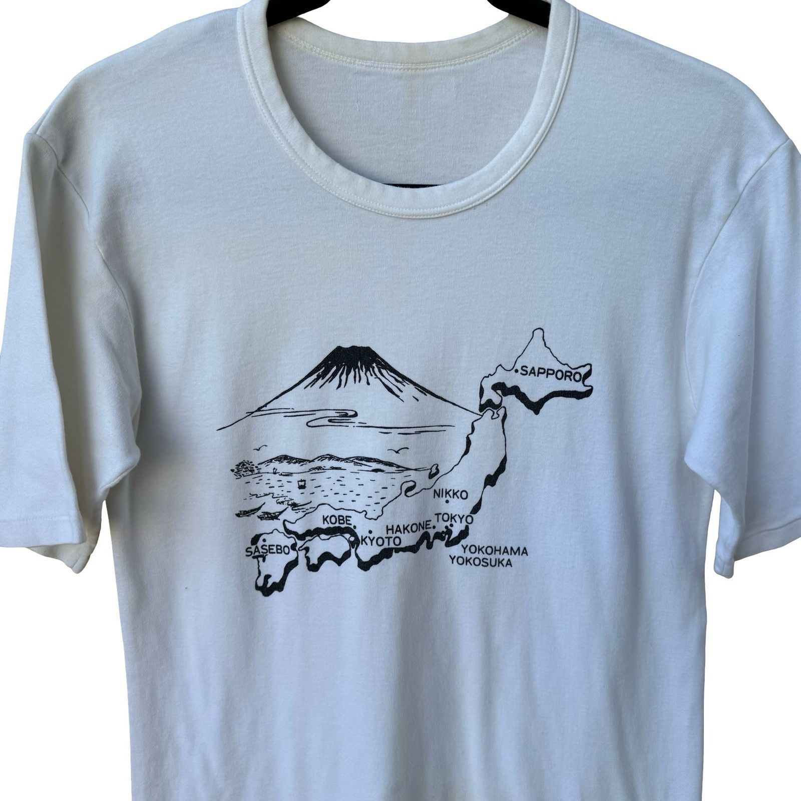 Vintage Vintage Japan Mount Fuji Souvenir Graphic T-Shirt White Shor Size US M / EU 48-50 / 2 - 2 Thumbnail