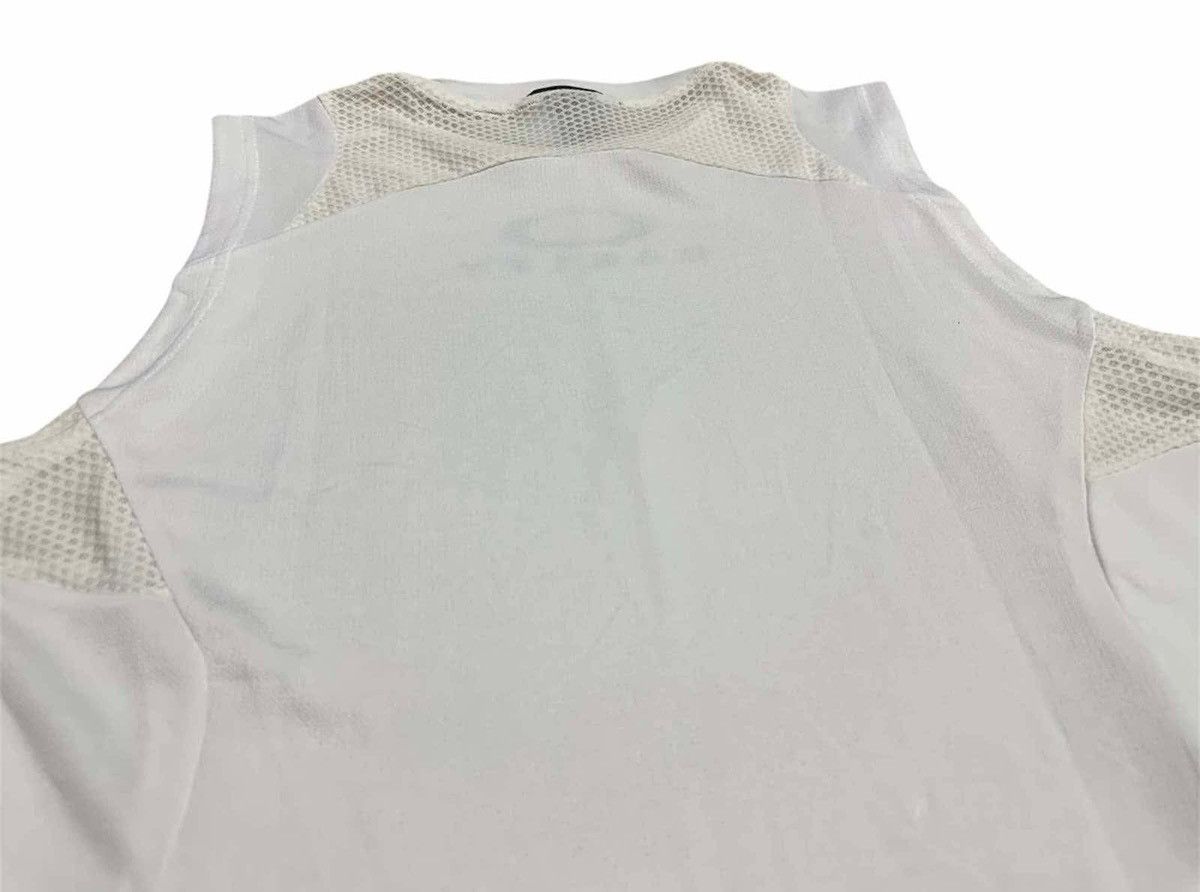 Oakley 🔥Y2K Vintage Oakley Mesh Sleeveless Shirt Center Logo Tank Size US L / EU 52-54 / 3 - 8 Thumbnail