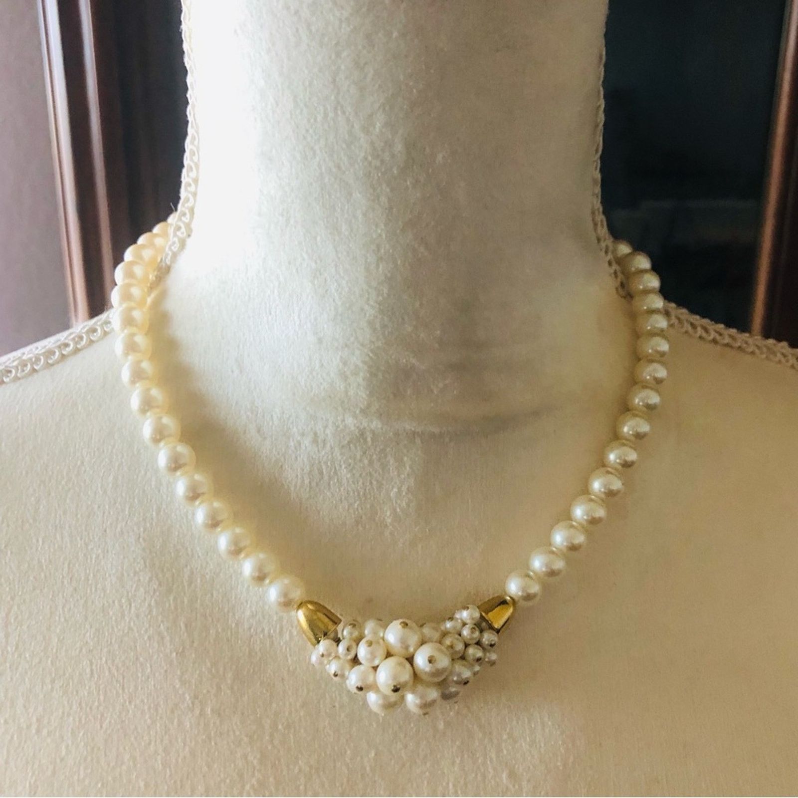 Vintage Vintage cream glass pearl cluster gold plated necklace Size ONE SIZE - 2 Thumbnail
