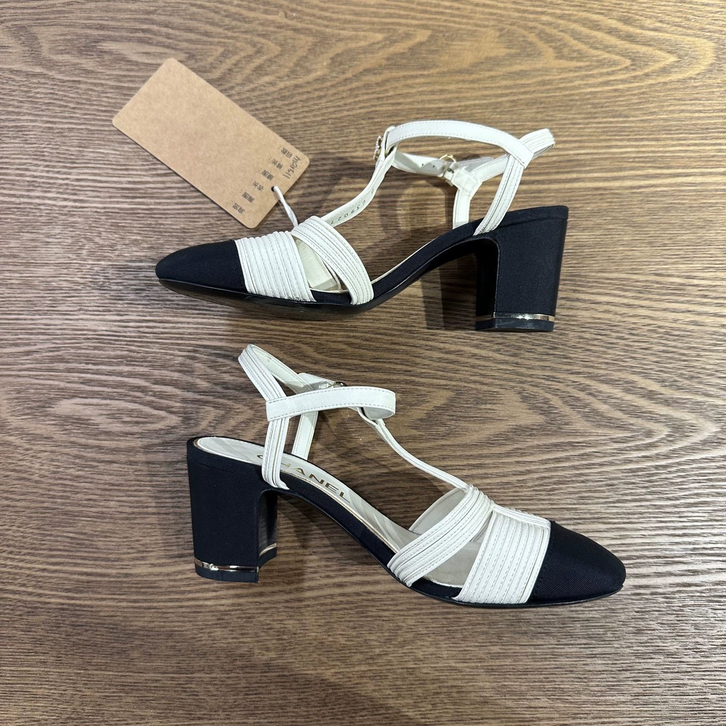Chanel Chanel black white woven Logo heels size 36 Size US 5.5 / IT 35.5 - 4 Thumbnail