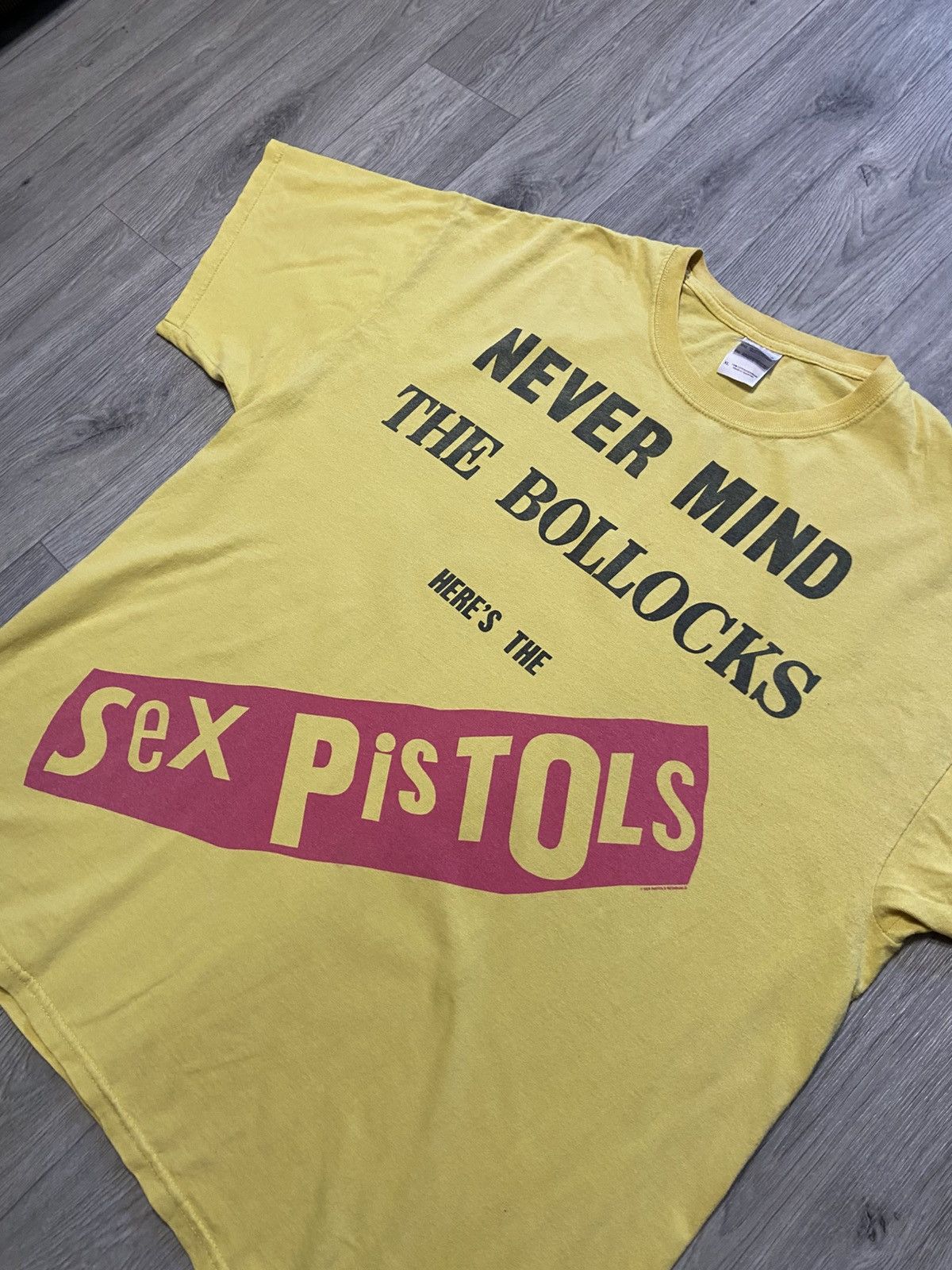 Band Tees Vintage 2000s Sex Pistols Never Mind the Bollocks T-shirt Size US XL / EU 56 / 4 - 5 Thumbnail