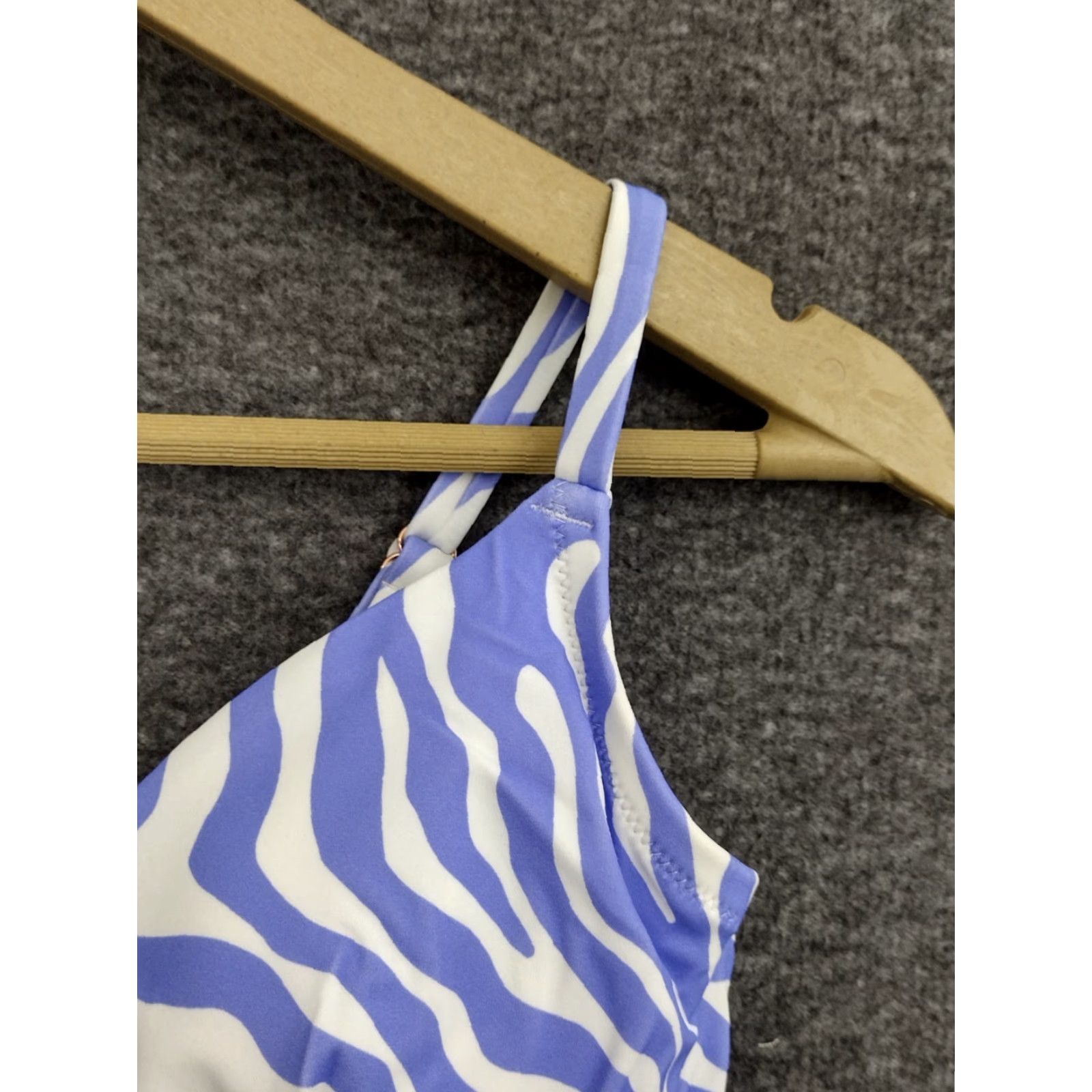 Vintage Shade & Shore Swirl Blue Keyhole Bikini Top Padded 36C Women Swirl Blue Beach Sized 36C Nylon Polyester Spandex Lined Padded Size XS / US 0-2 / IT 36-38 - 5 Thumbnail