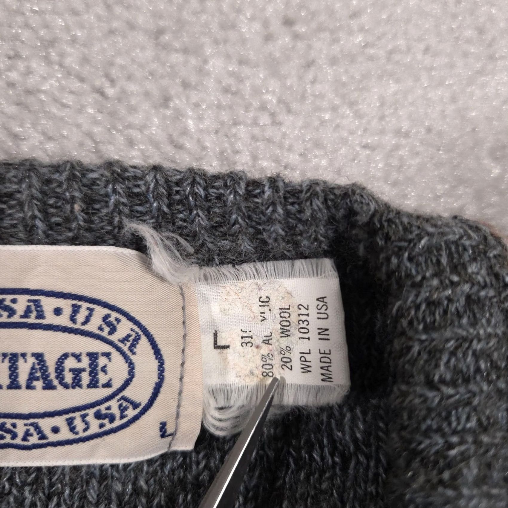 Vintage VINTAGE Heritage Sweater Mens Large Gray V-Neck Stripe Acrylic Wool Made USA 90s Mens Large Gray Stripe V-Neck Knit Pullover Size US L / EU 52-54 / 3 - 7 Thumbnail