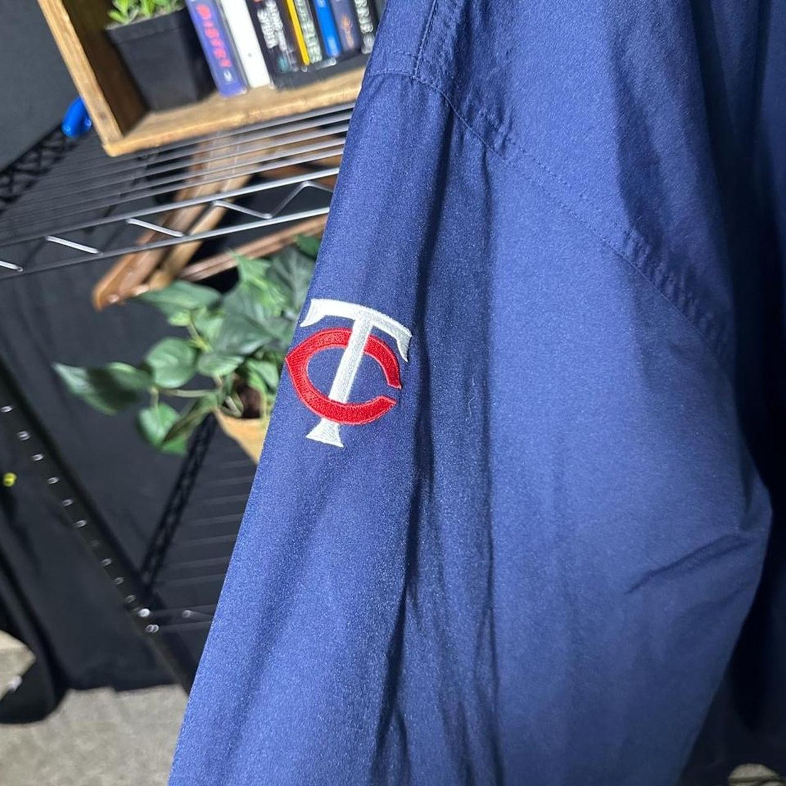 Nike Minnesota Twins Nike Center Swoosh Windbreaker Jacket XL Size US XL / EU 56 / 4 - 3 Thumbnail