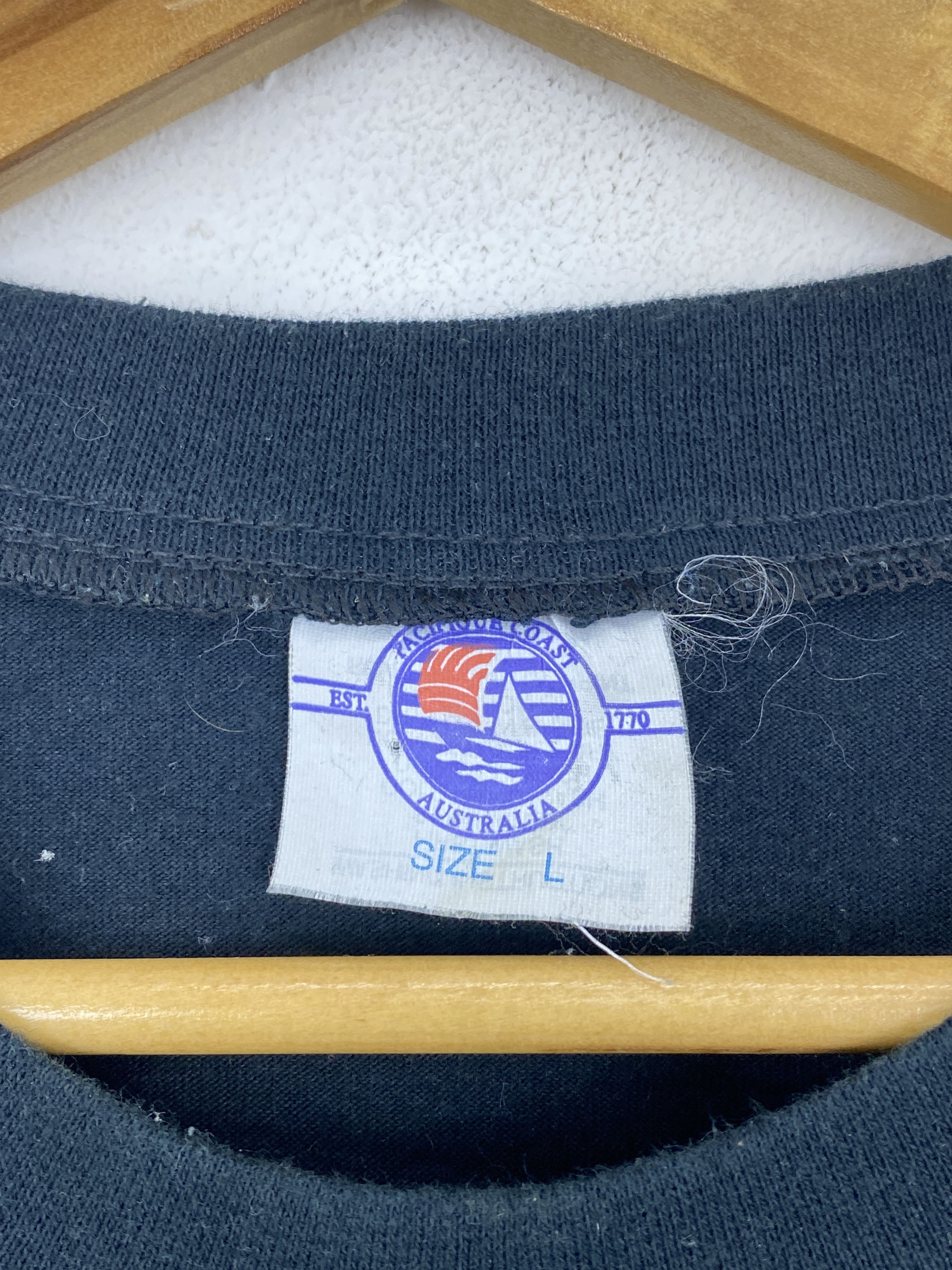 Man Made In Australia Vintage 90s Magnetic Island Australia Embroidered Tee TA0507 Size US L / EU 52-54 / 3 - 5 Thumbnail