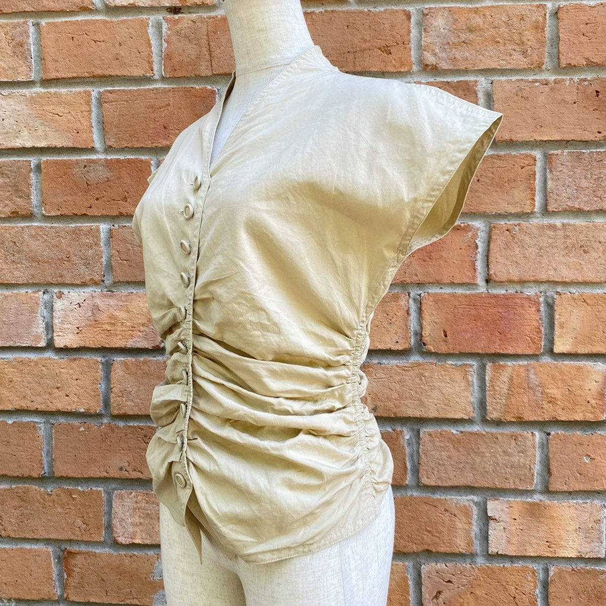 Japanese Brand KEI IWAMOTO Beige Ruched Button-Front Blouse Size S / US 4 / IT 40 - 3 Thumbnail
