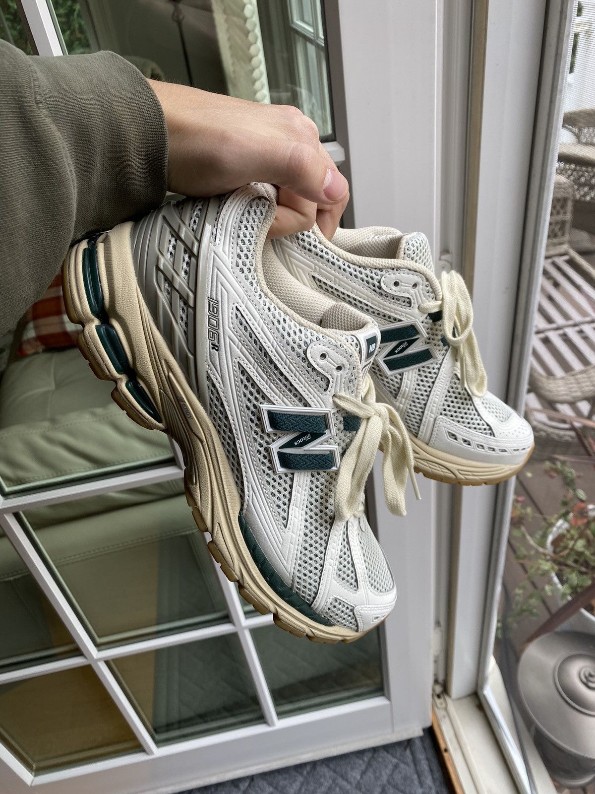 New Balance New Balance 1906R ‘White/Green’ US10 Size US 10 / EU 43 - 1 Thumbnail