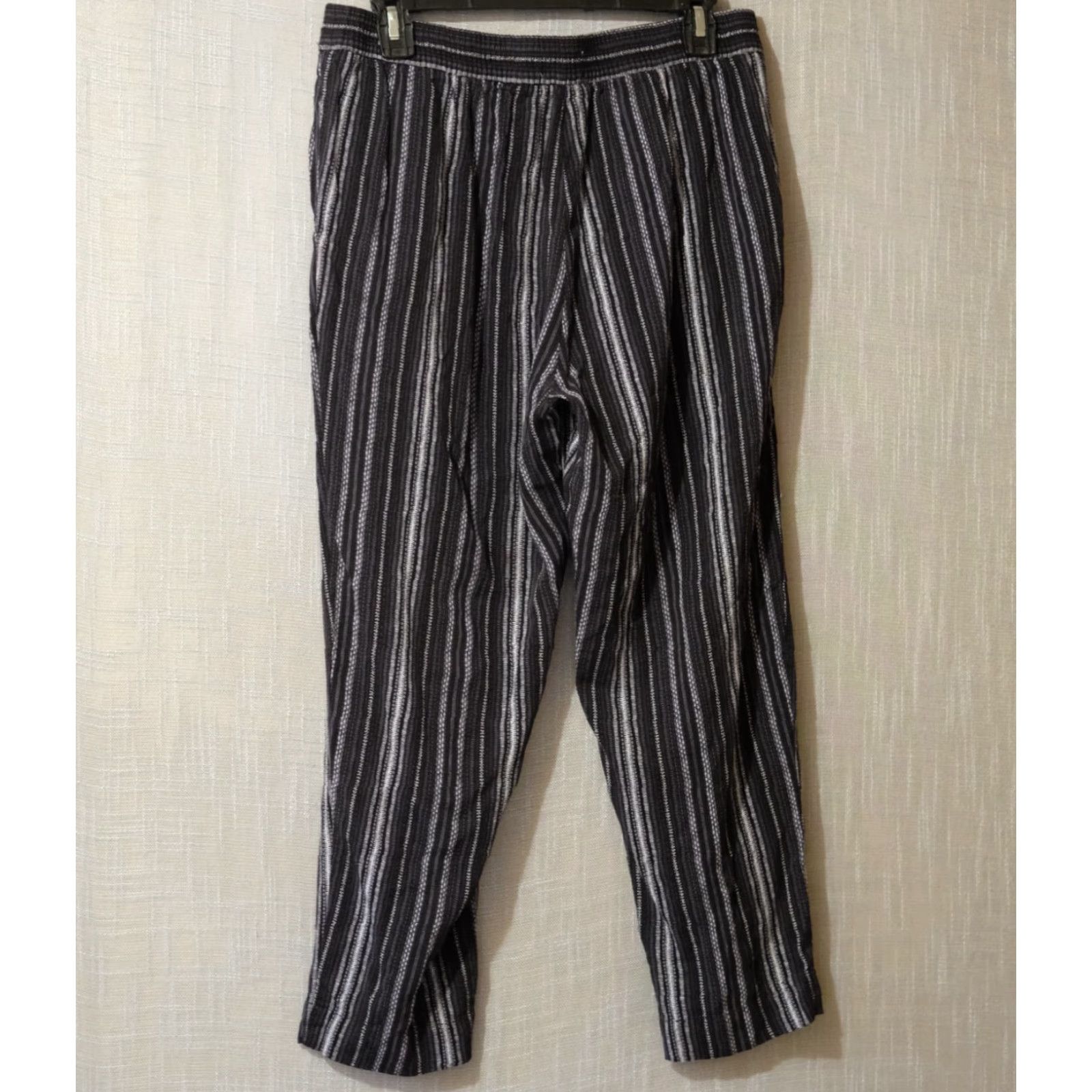 Jessica Simpson Jessica Simpson Capri Pants Womens M Black/White Striped Pull-On Casual Shorts-Style Capris Size ONE SIZE - 6 Thumbnail