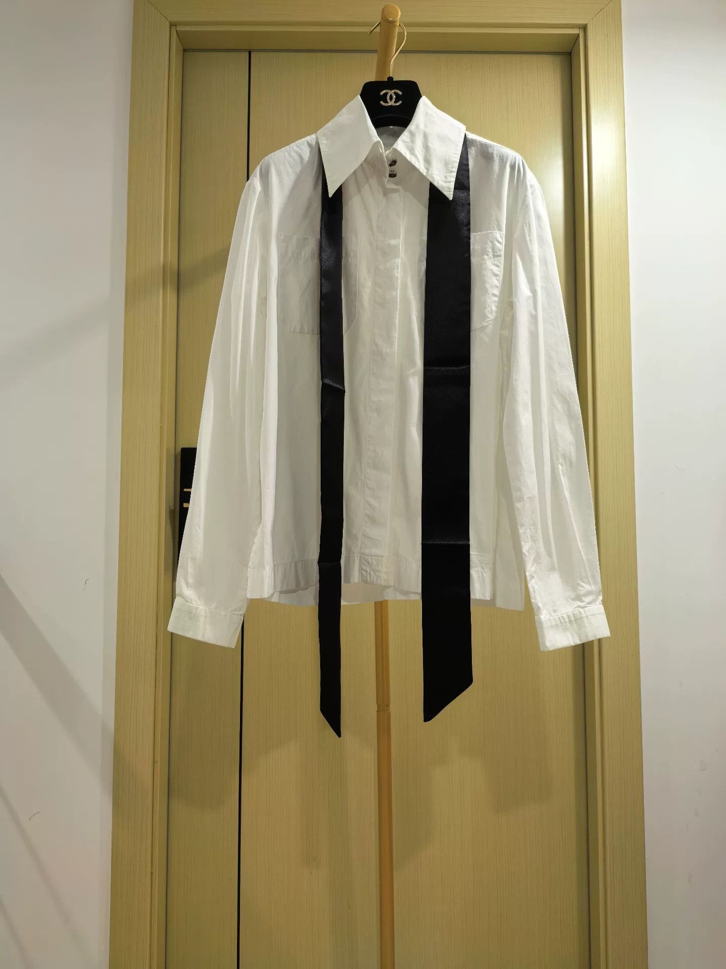 Chanel Chanel Ribbon Shirt in Excellent Condition Size M / US 6-8 / IT 42-44 - 1 Thumbnail