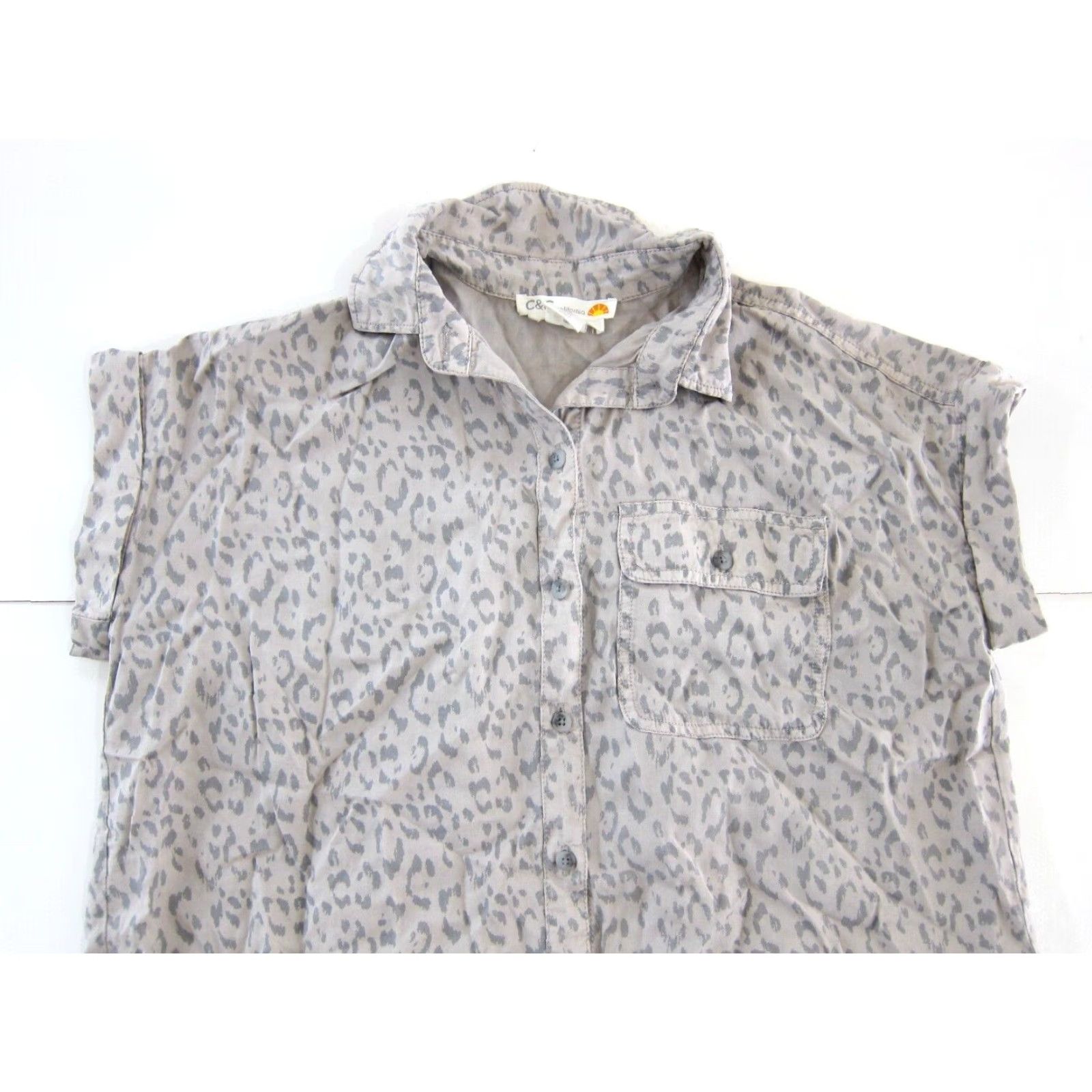 Vintage C&C California Blouse XS Short Sleeve Button Down Cap Grey Leopard Print 100% Rayon Women Size XS / US 0-2 / IT 36-38 - 3 Thumbnail