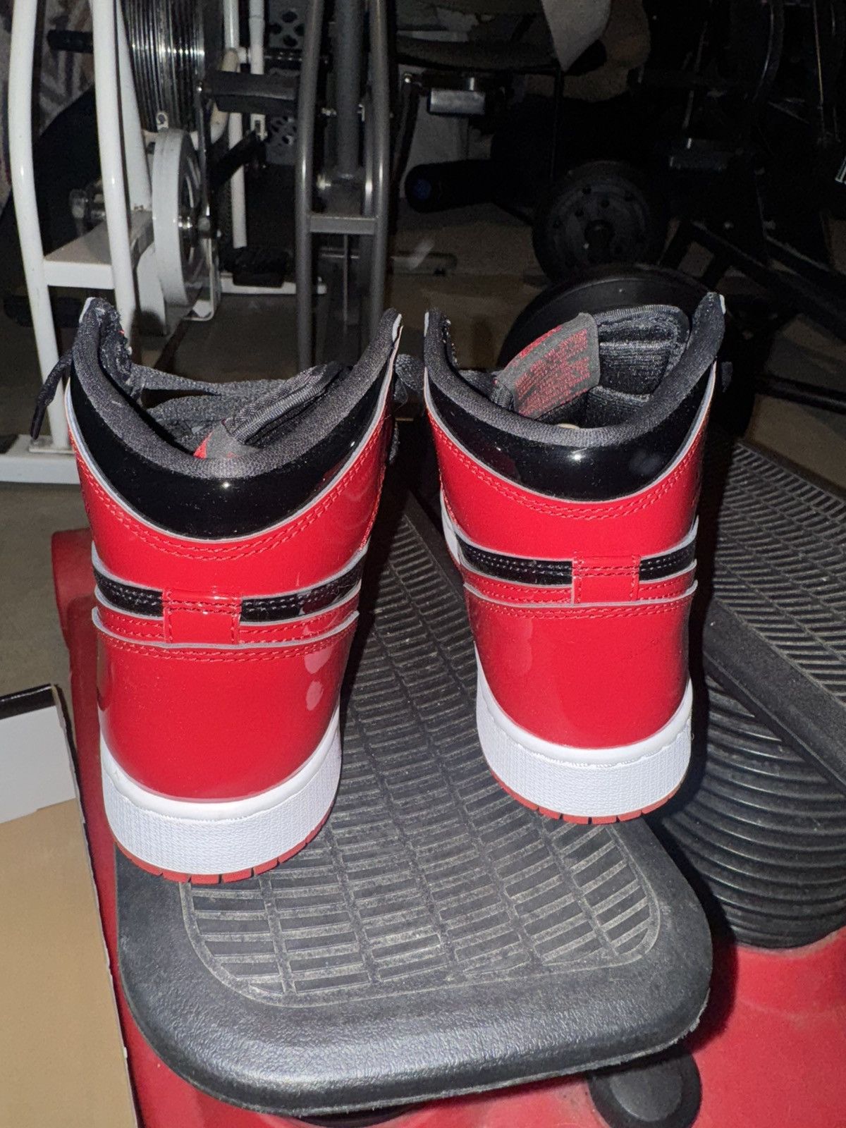 Jordan Brand Air Jordan 1 Retro High OG GS Patent Bred Size US 6.5 / IT 36.5 - 3 Thumbnail