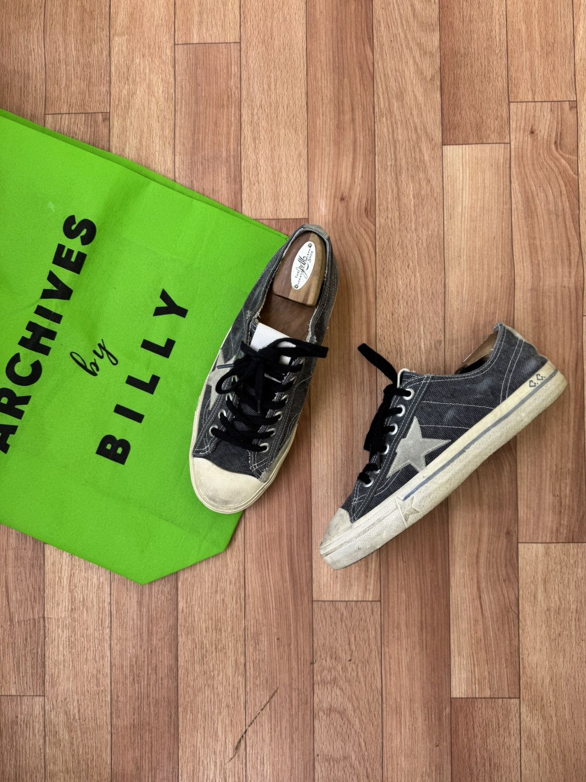 Golden Goose Golden Goose Vstar2 Sneakers Size US 7 / EU 40 - 1 Thumbnail