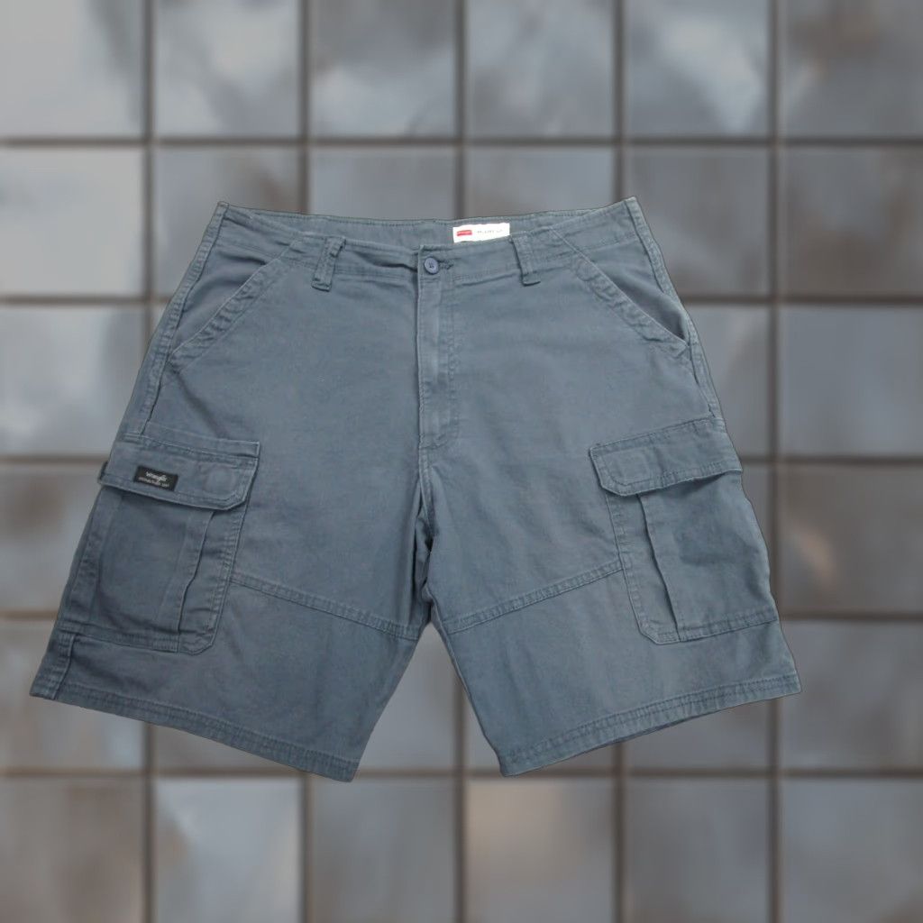 Wrangler Wrangler Shorts Mens 38 Gray Relaxed Fit Cargo Pockets Cotton Blend Casual Size US 38 / EU 54 - 1 Thumbnail