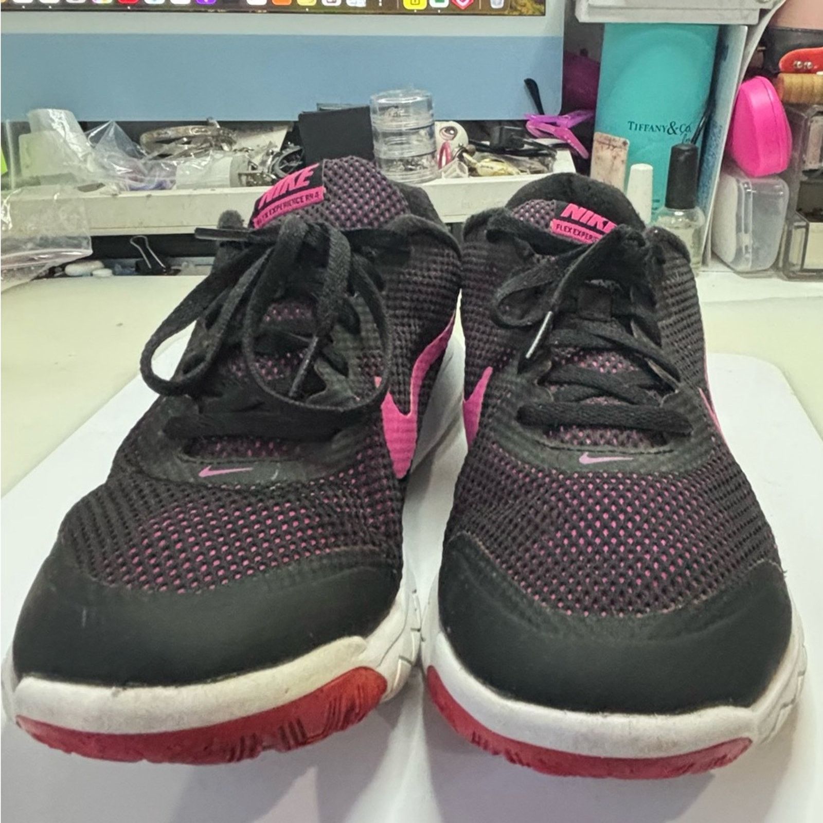 Nike NIKE Women’s Flex Experience Run 4 Sneakers Black/Pink Sz 8 Size US 8 / IT 38 - 3 Thumbnail