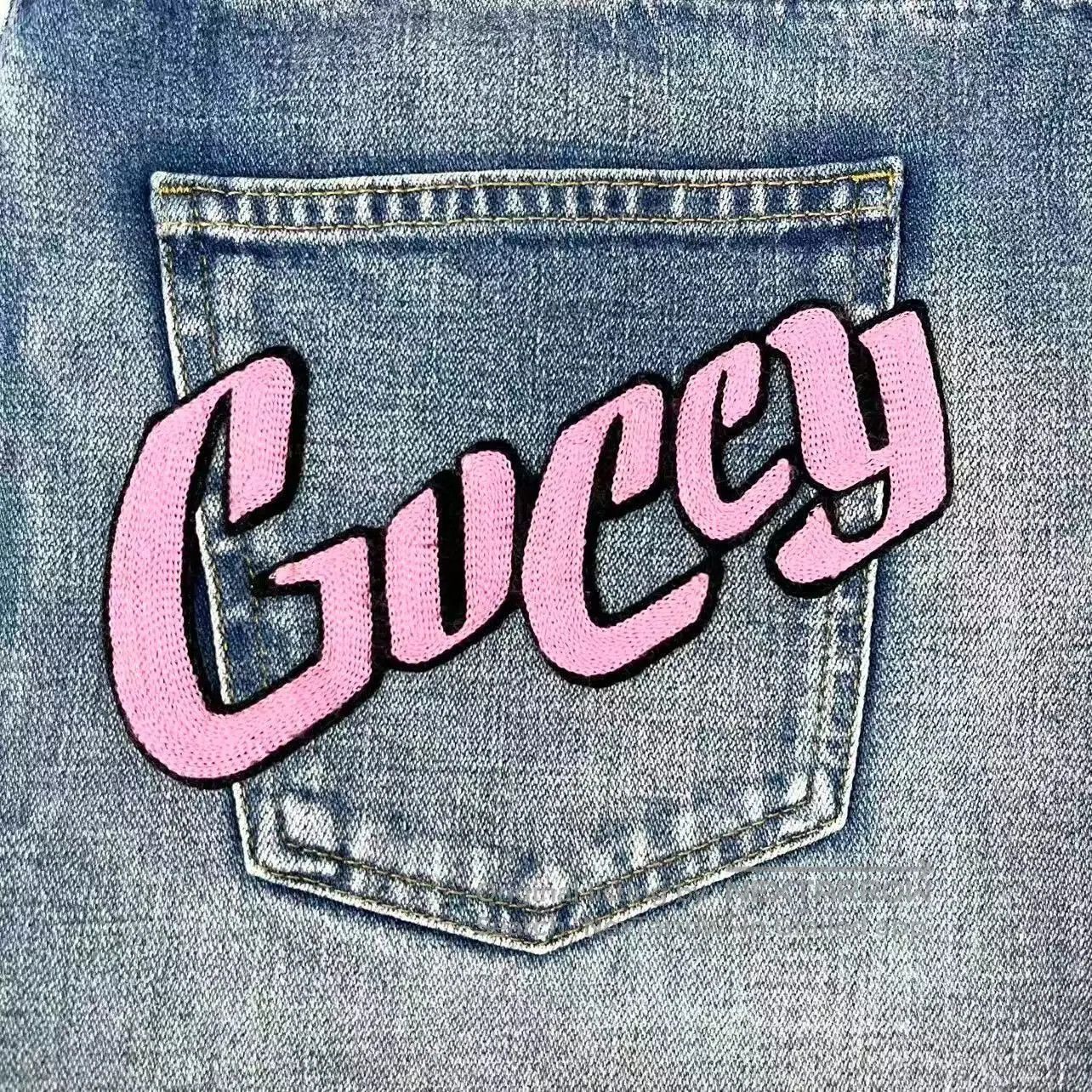 Gucci gucci embroidered logo strawberry denim shorts. Size 26" / US 2 / IT 38 - 4 Thumbnail