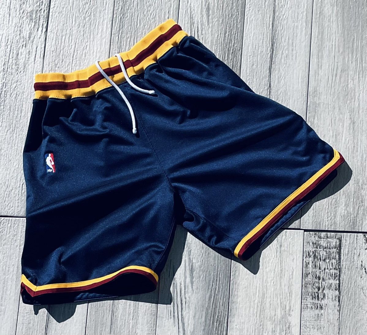 Mitchell & Ness Mitchell+Ness Authentic Cleveland Cavs Away Shorts Men’s L Size US 34 / EU 50 - 10 Thumbnail