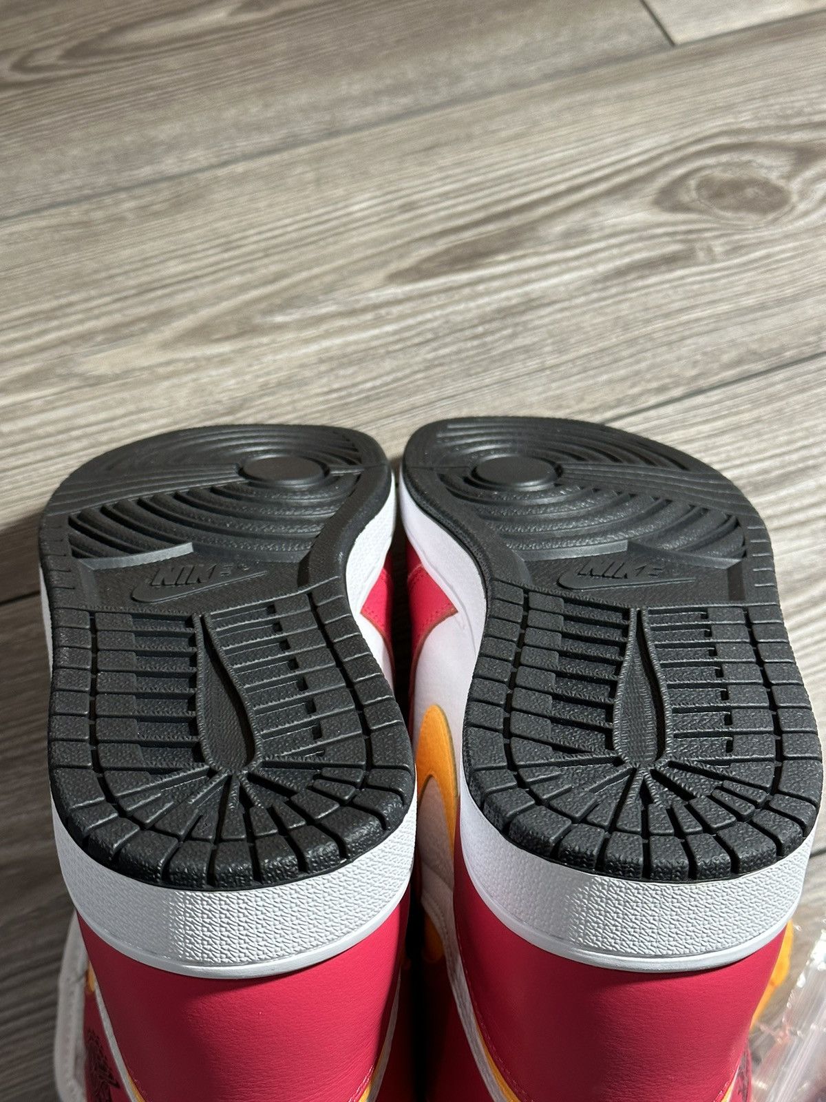 Jordan Brand × Nike Jordan 1 Retro High OG Light Fusion Size US 10.5 / EU 43-44 - 5 Thumbnail