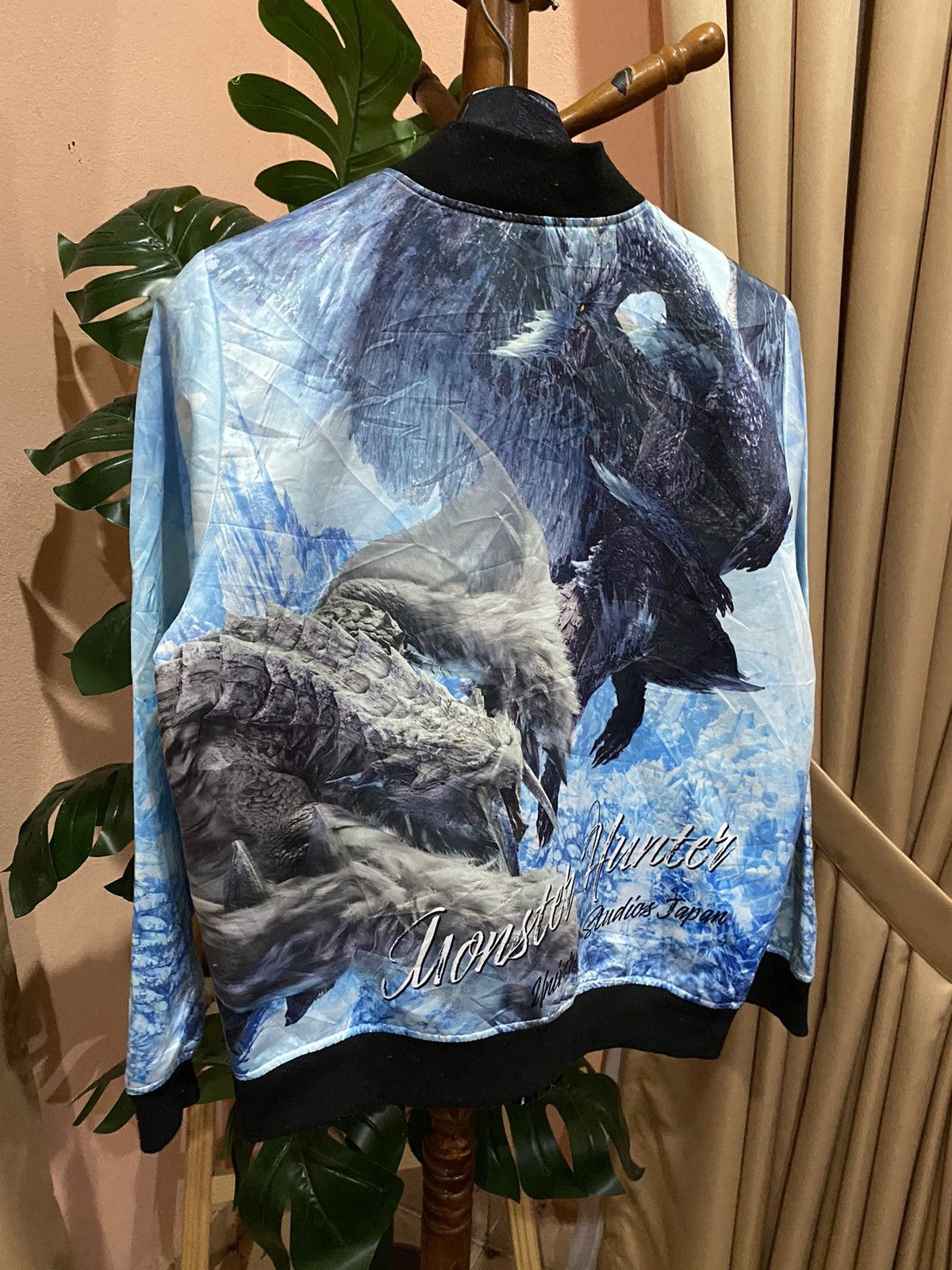 Universal Studios Universal Studios x Capcom Monster Hunter Jacket Ice Dragon Size US M / EU 48-50 / 2 - 10 Thumbnail