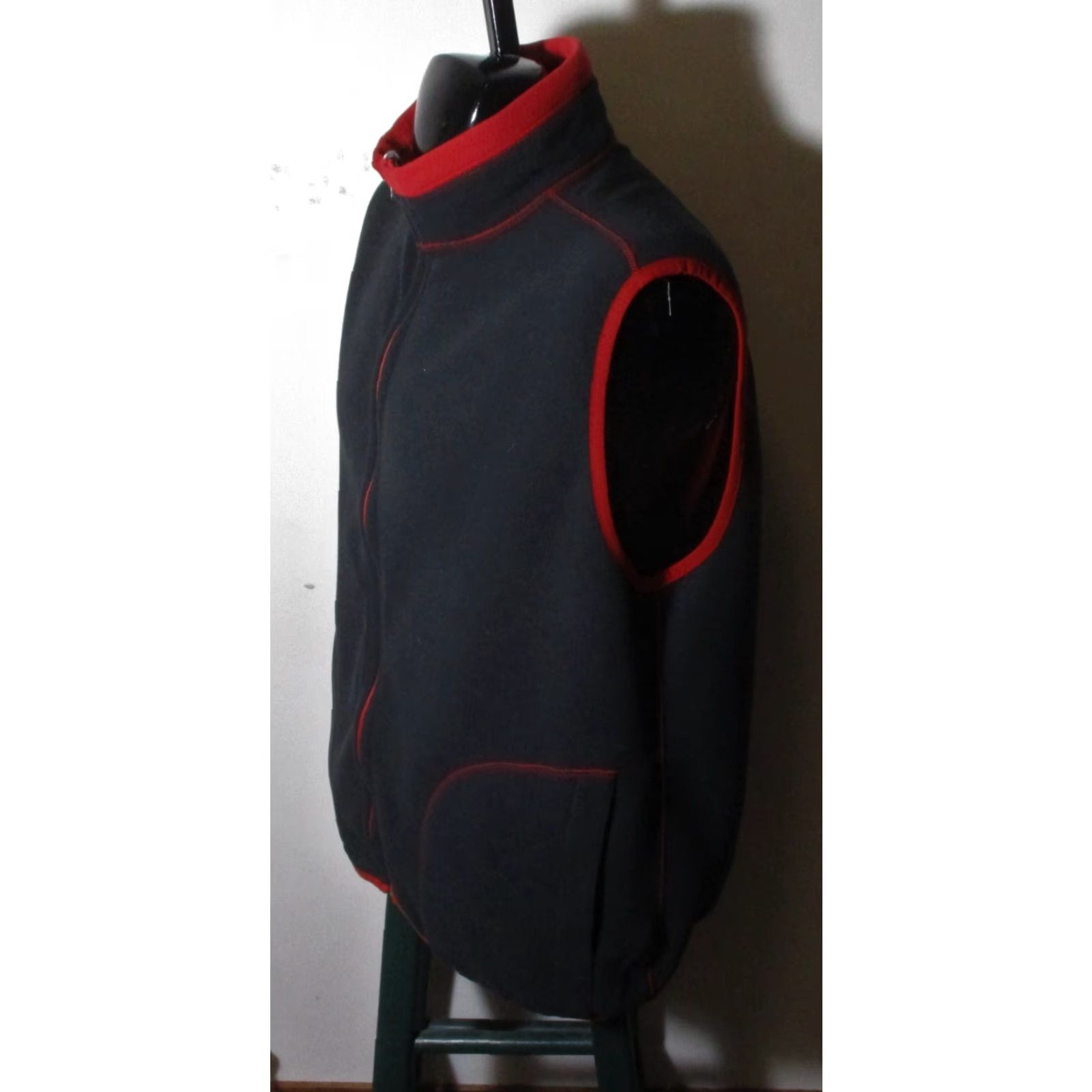 Vintage L.L. Bean Black & Red Full Zip Fleece Reversible Vest Men’s Size L Vest, Full Zip, Reversible, Fleece, Black & Red, Size L, Men Size US L / EU 52-54 / 3 - 6 Thumbnail