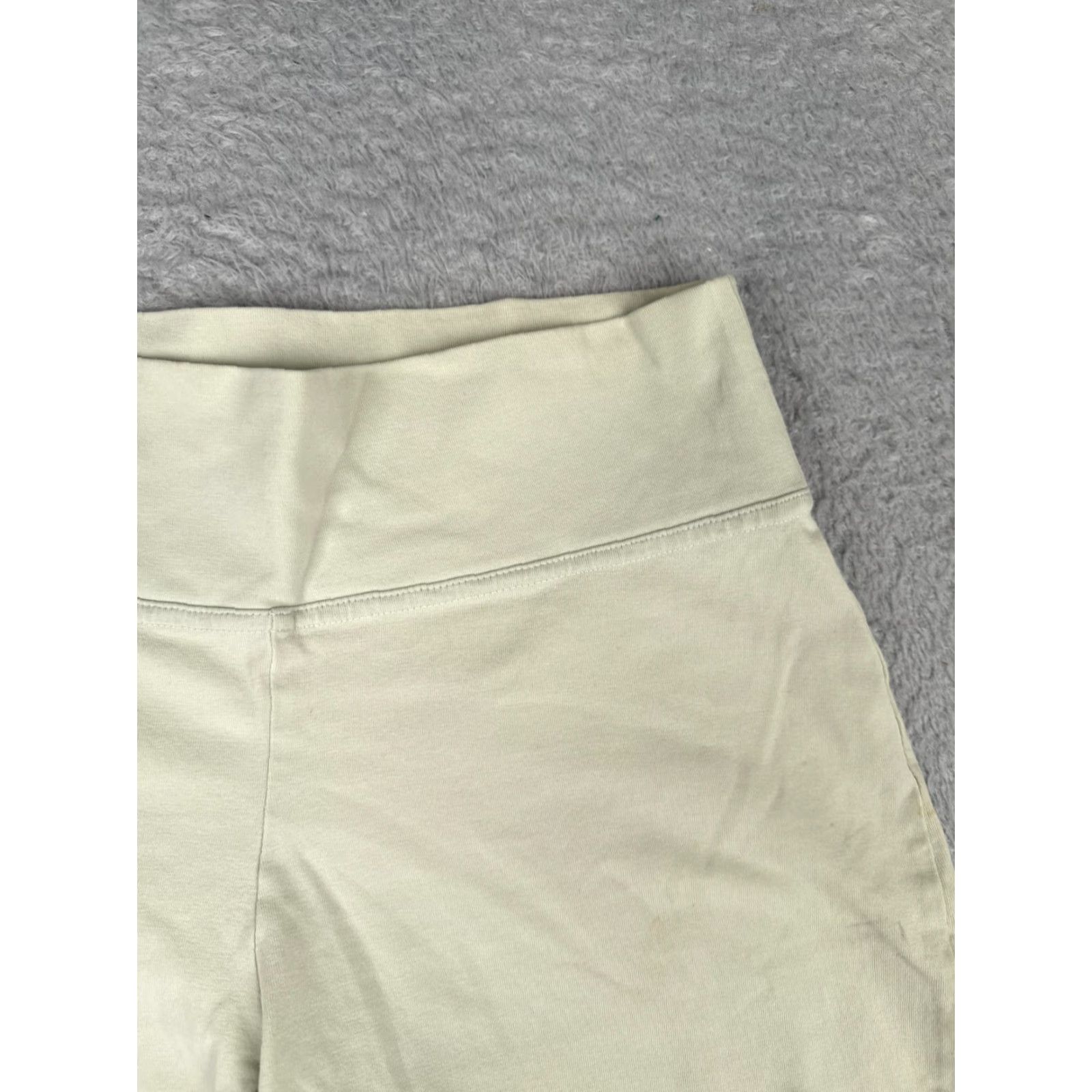 Patagonia Patagonia Shorts Womens Small Green Cotton Blend Jersey Fabric Rythm STAINS Size S / US 4 / IT 40 - 5 Thumbnail
