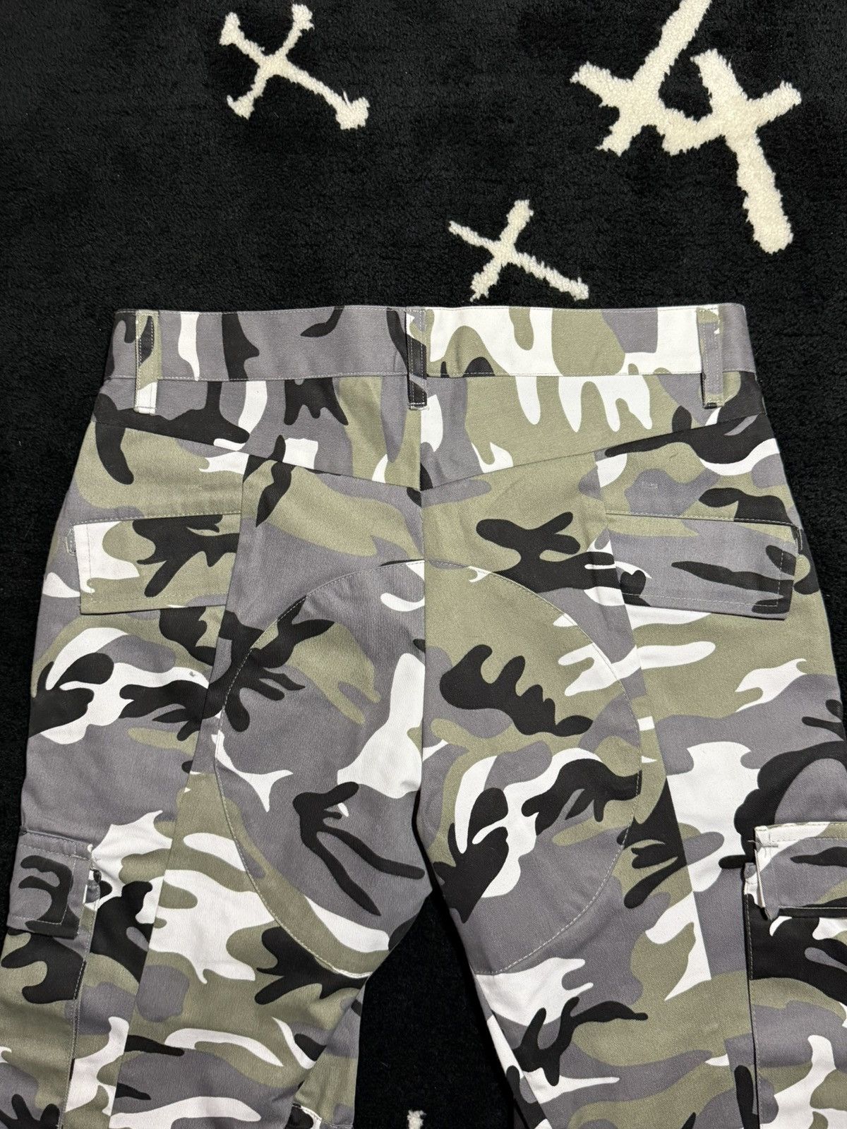 Vetements VETEMENTS CAMOFLAUGE PANTS FW17 RECONSTRUCTED CARGOS Size US 30 / EU 46 - 4 Thumbnail