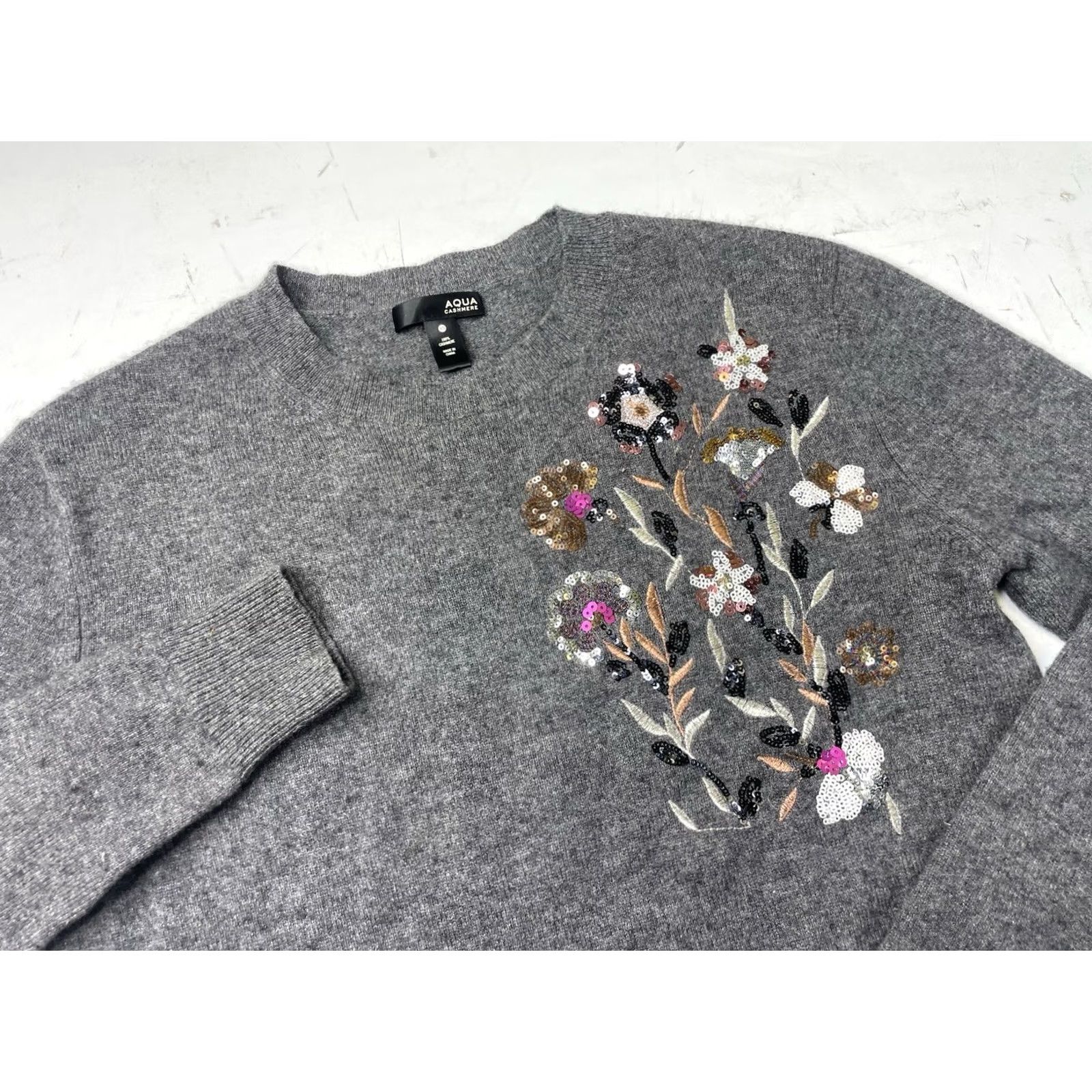 AQUA Aqua Cashmere Sweater Gray Crew neck Floral Knit Size XS Embellished Size XS / US 0-2 / IT 36-38 - 2 Thumbnail