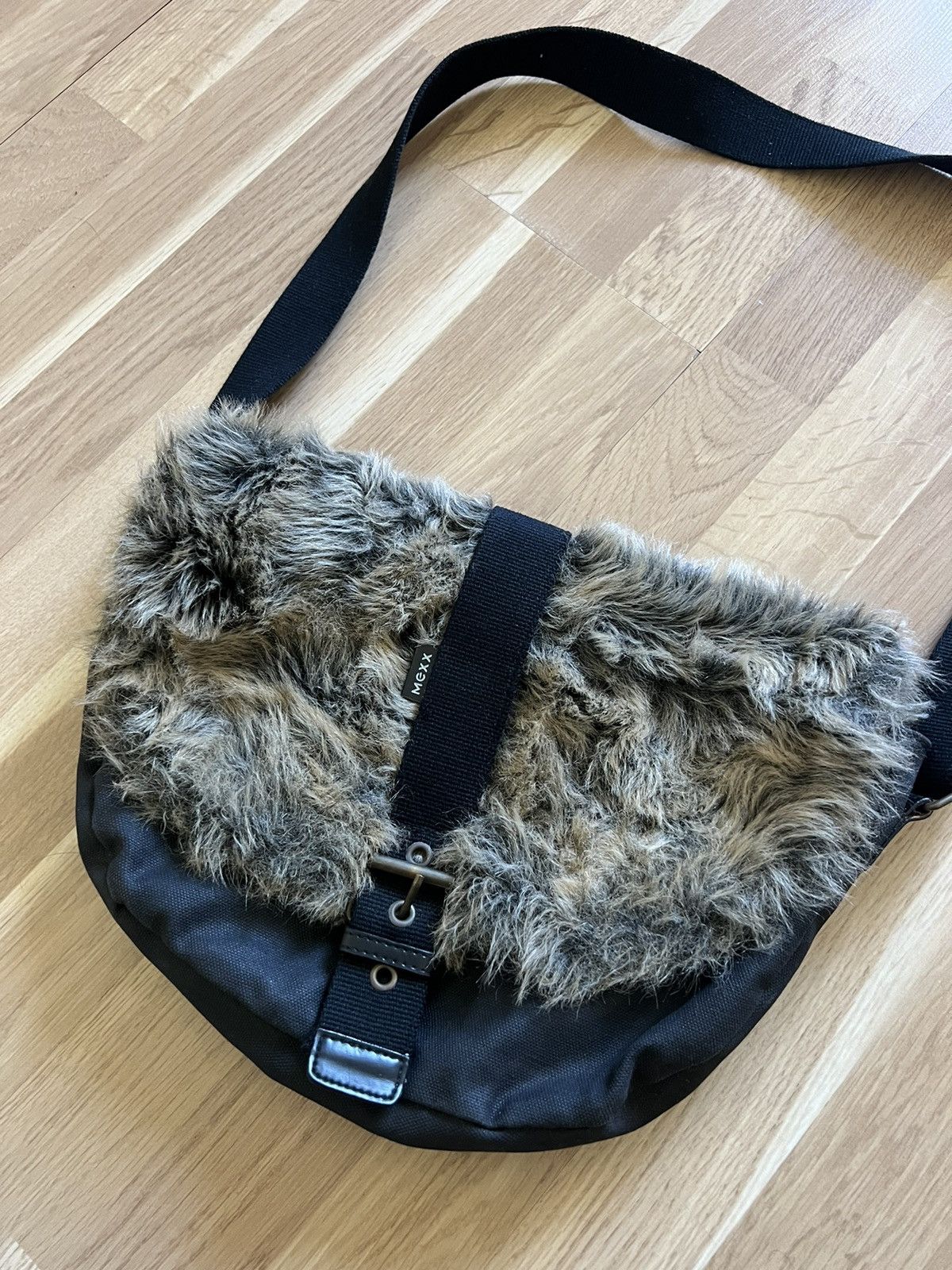 If Six Was Nine Vintage le grand bleu style faux fur messenger bag y2k Size ONE SIZE - 3 Thumbnail