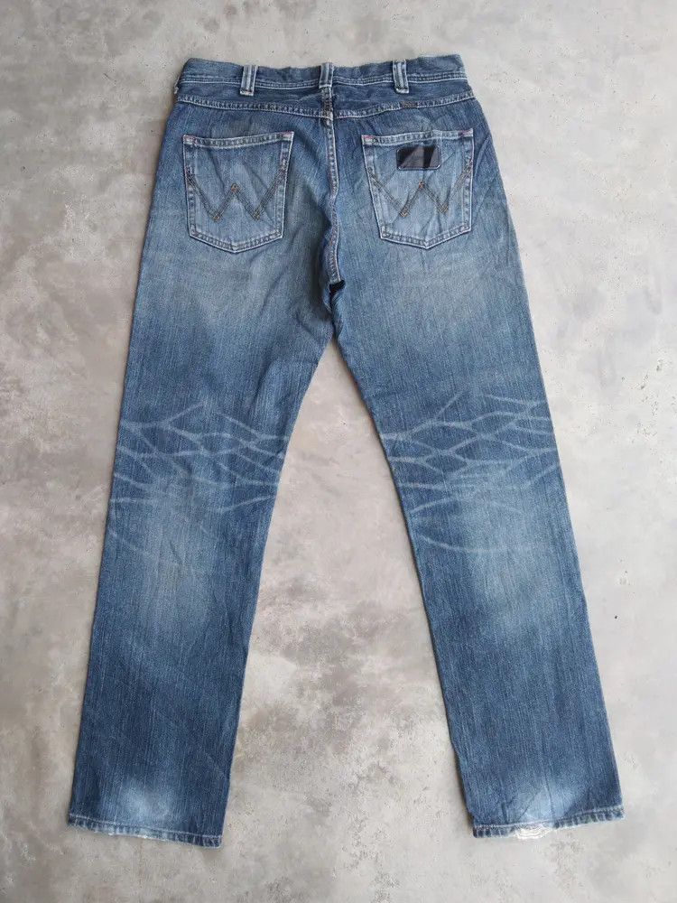 Japanese Brand Vintage Y2k Wrangler Faded Blue Distressed Jeans 33x32 Size US 33 - 2 Thumbnail
