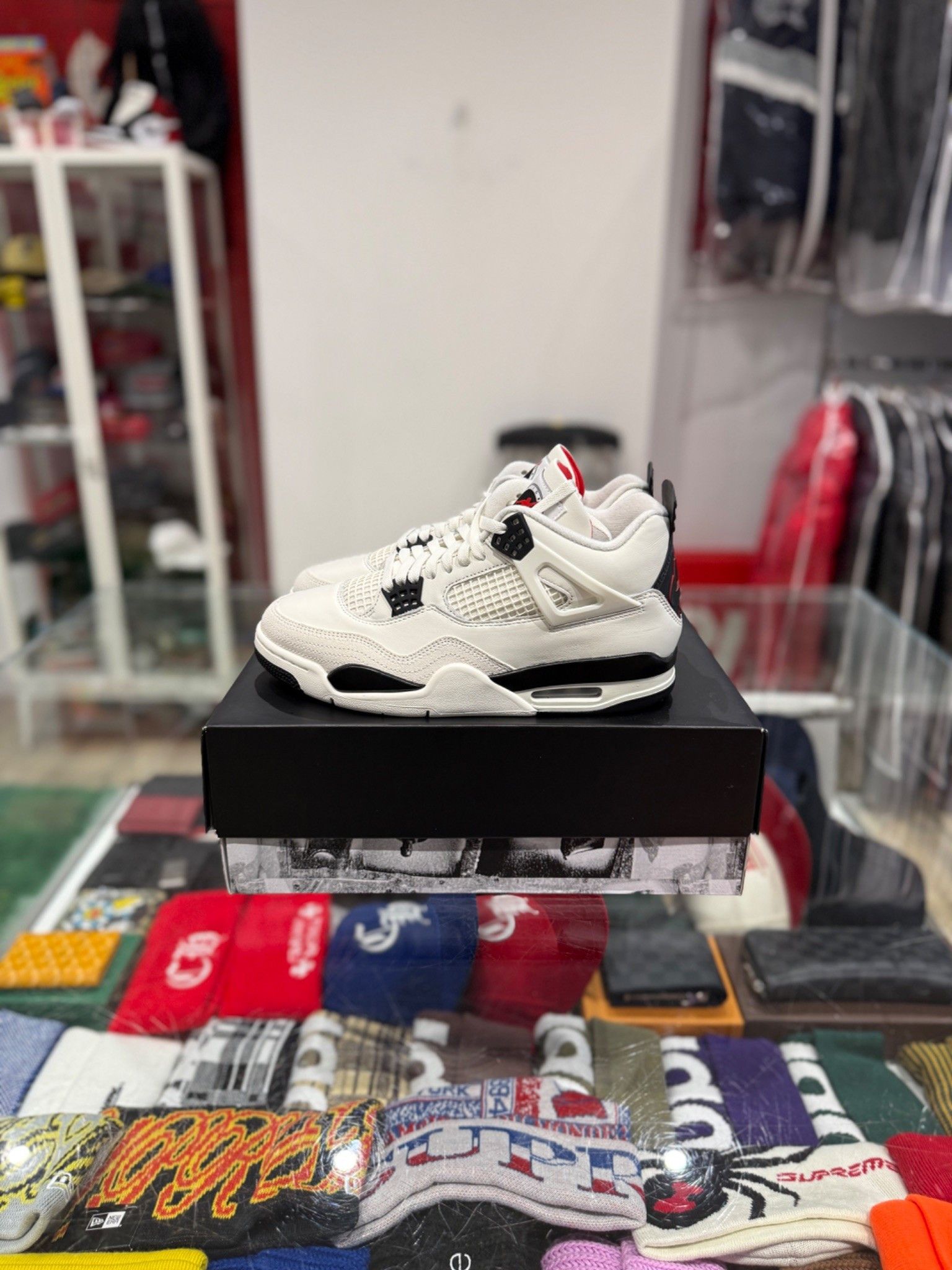 Jordan Brand Jordan 4 Flight Club Size US 9 / EU 42 - 3 Thumbnail