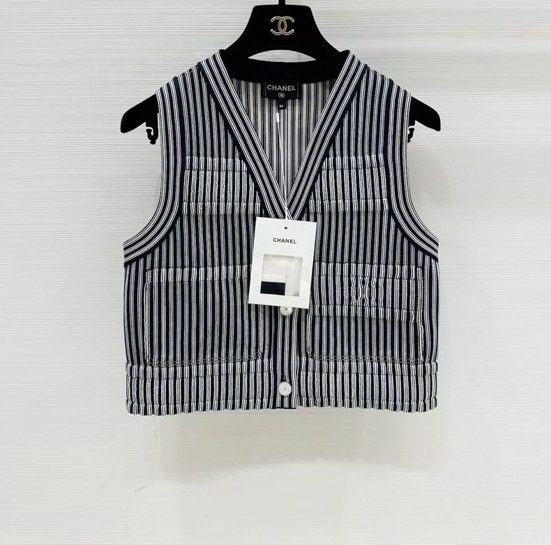Chanel Chanel 25P new striped V-neck vest Size XXS / US 00 / IT 34 - 1 Thumbnail