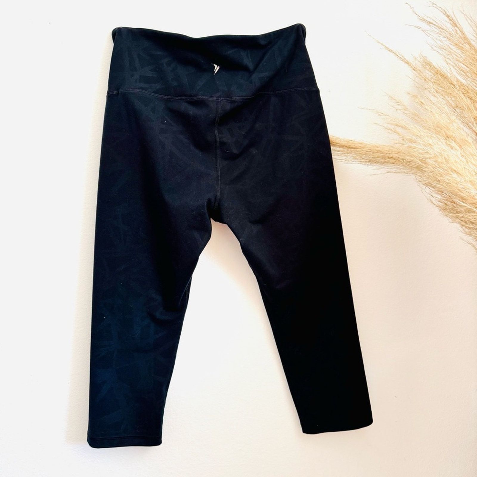 Old Navy 3 OLD NAVY Blue Print $48 High Rise Crop Leggings Capri Size 32" / US 10 / IT 46 - 10 Thumbnail