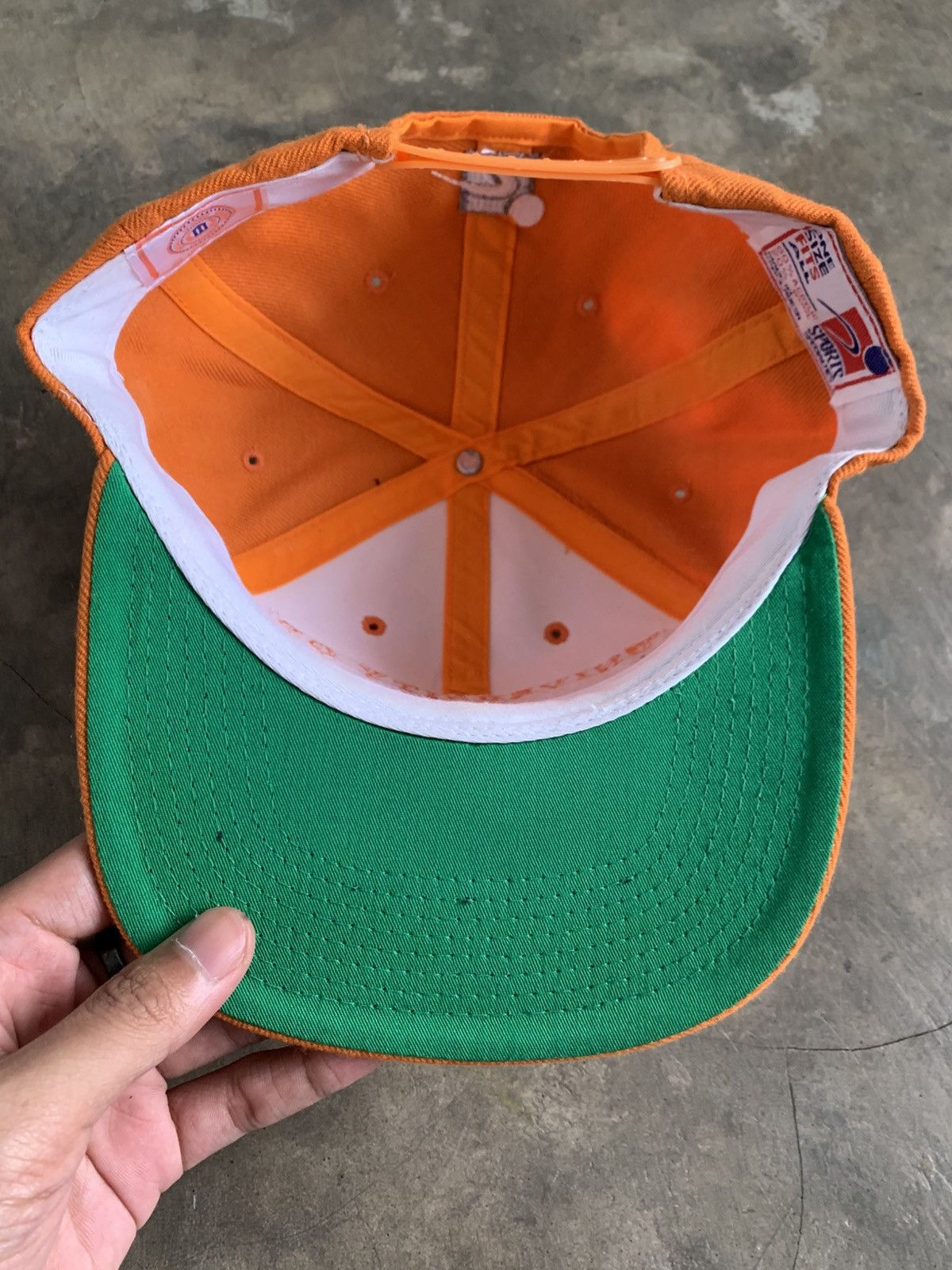 Vintage Vintage University Tennesse Sports specialties Size ONE SIZE - 7 Thumbnail