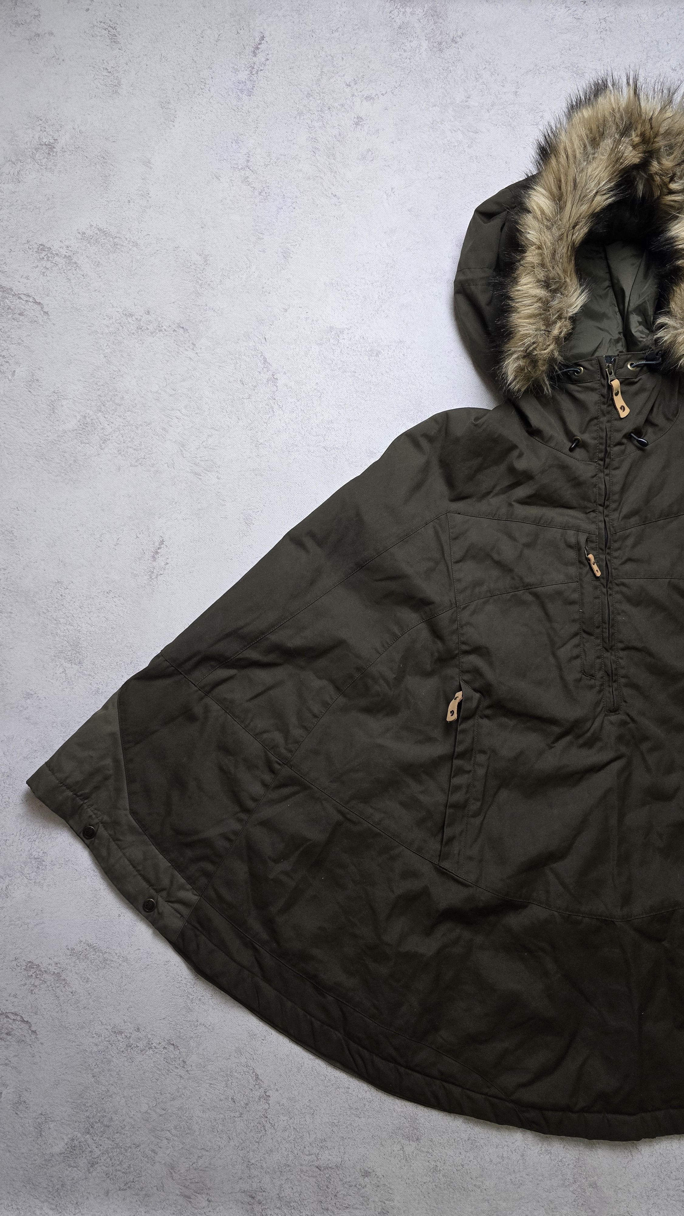 Fjallraven Luhkka Cape Jacket G-1000 Waxed Fur Hood Olive Poncho Size US S / EU 44-46 / 1 - 11 Thumbnail