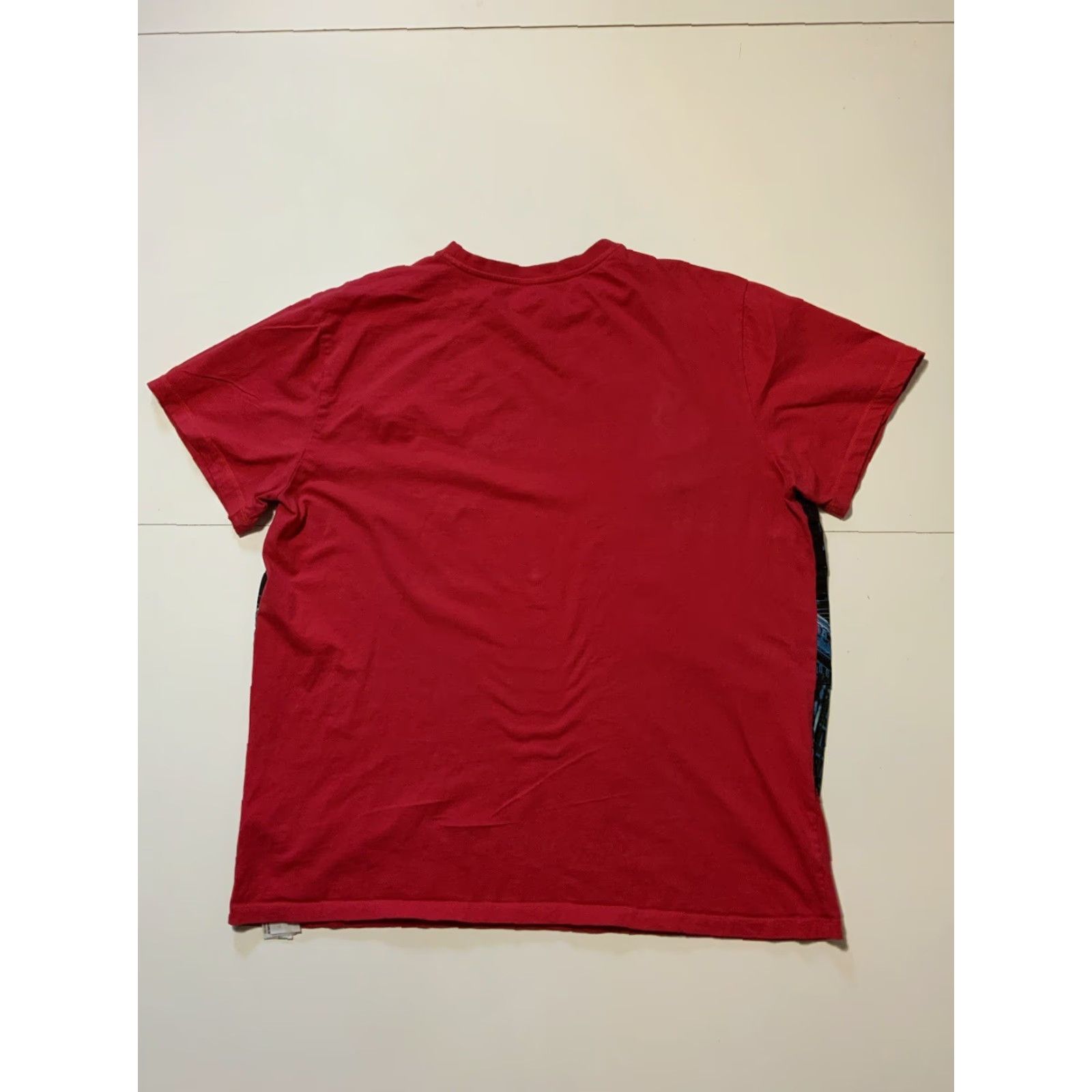 Vintage VINTAGE Marvel Spider-Man T-Shirt Cityscape Disney Parks Red XL Mens Shirts 52 Chest 29.5 Length Size US XL / EU 56 / 4 - 2 Thumbnail
