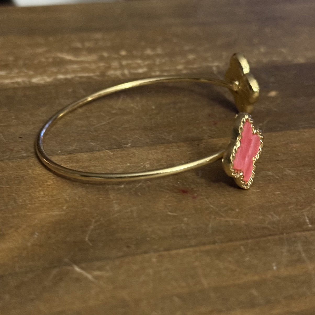 Other Gold tone pink clover open cuff bangle bracelet Size ONE SIZE - 5 Thumbnail
