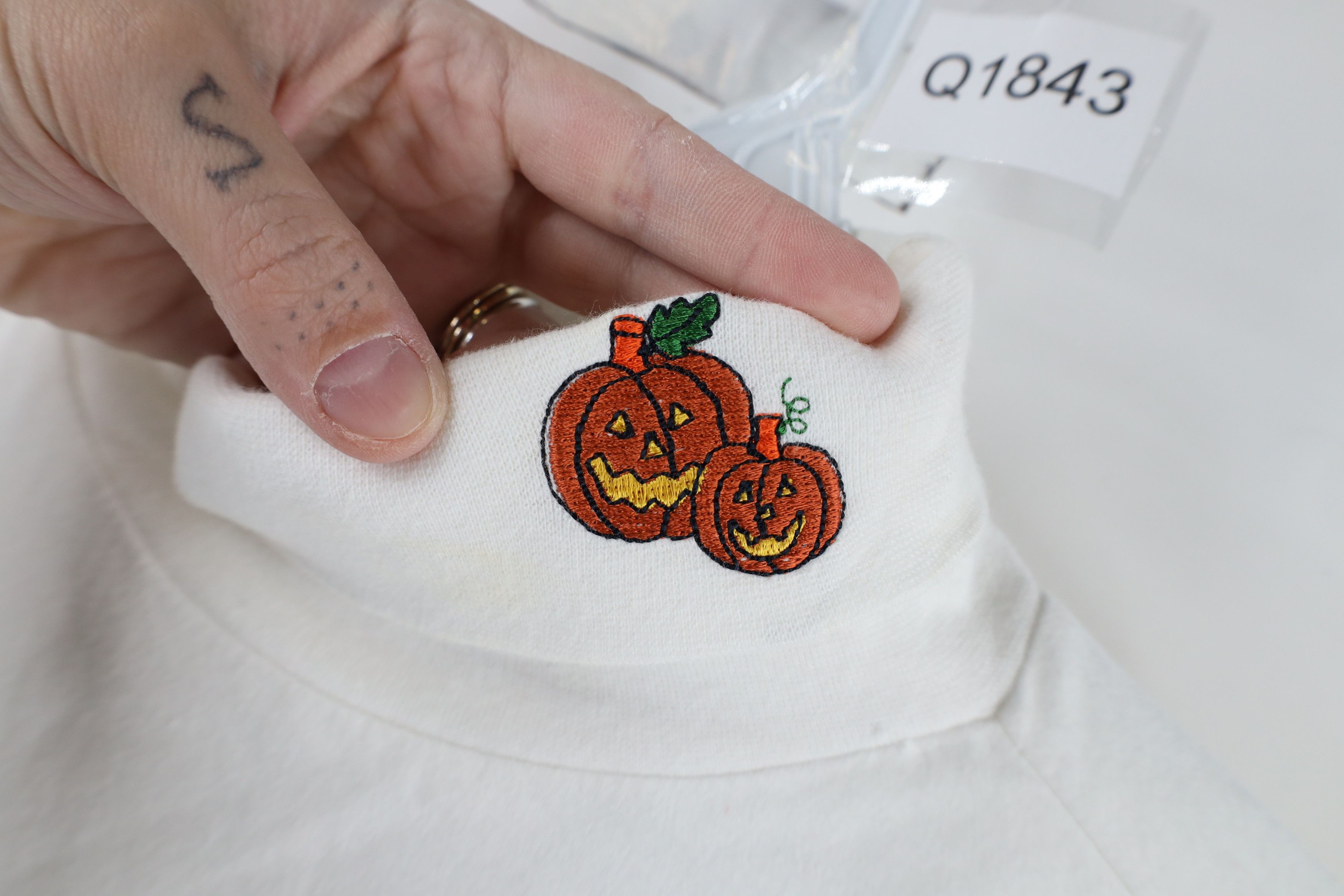 Vintage Vintage 90s Streetwear Pumpkin Turtleneck T-Shirt White Size M / US 6-8 / IT 42-44 - 4 Thumbnail