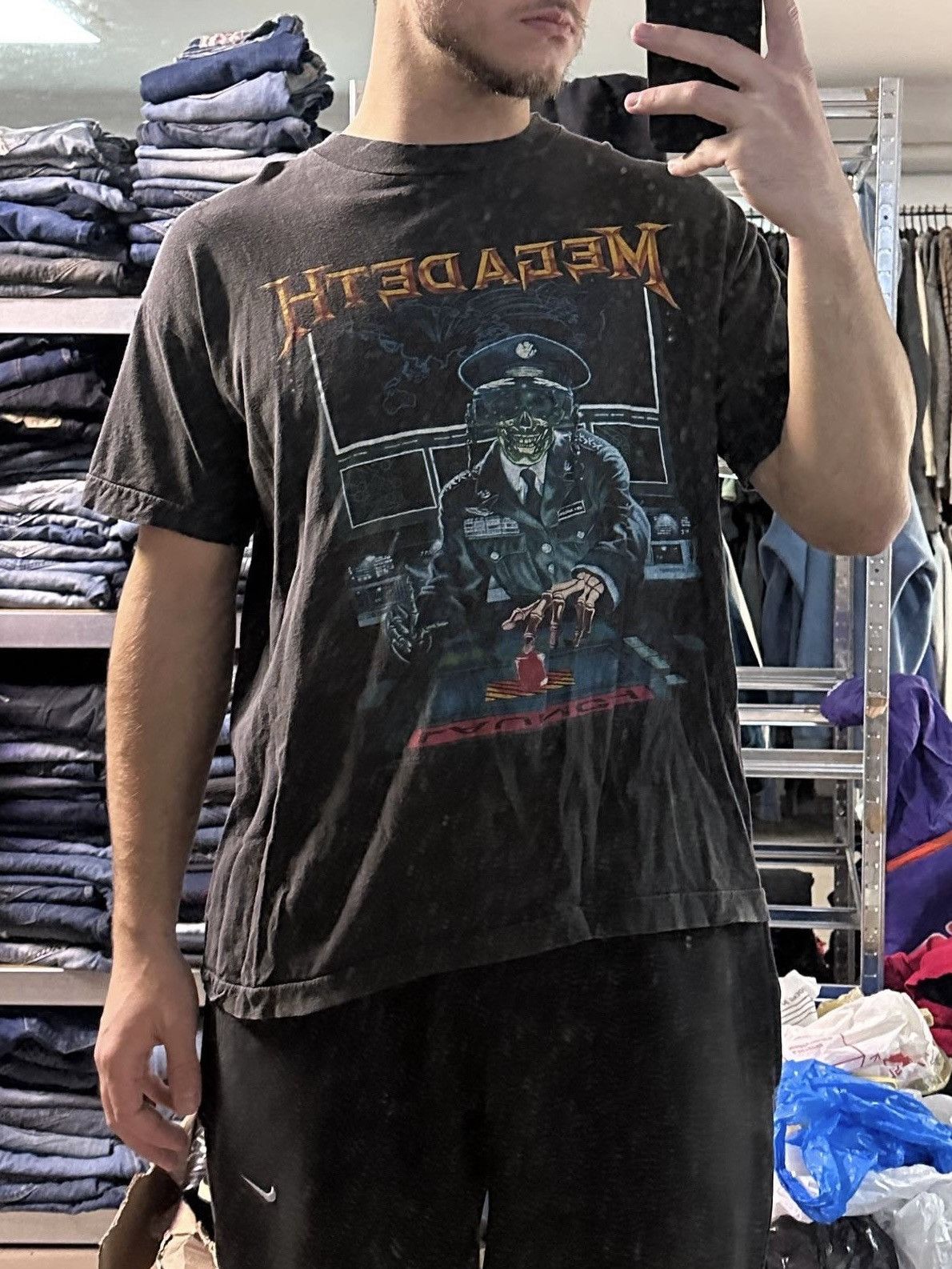 Band Tees Faded Black 1990 Megadeth tour T-shirt Size US L / EU 52-54 / 3 - 8 Thumbnail