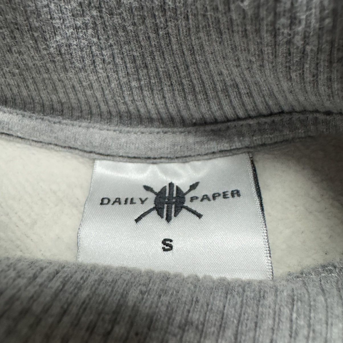 Daily Paper Daily Paper Unisex Relaxed Fit Mock Neck Fleece Sweatshirt Size US S / EU 44-46 / 1 - 3 Thumbnail