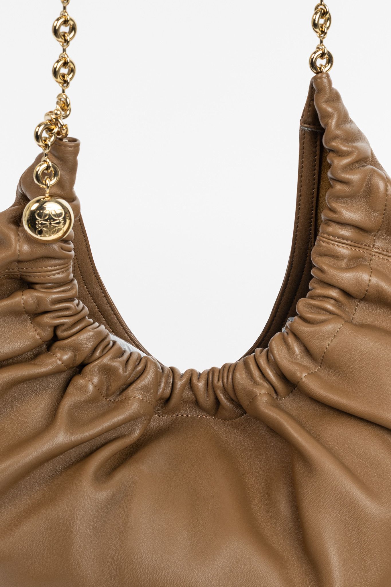 Loewe Loewe Squeeze Medium Oak Leather Shoulder Bag Size ONE SIZE - 10 Thumbnail