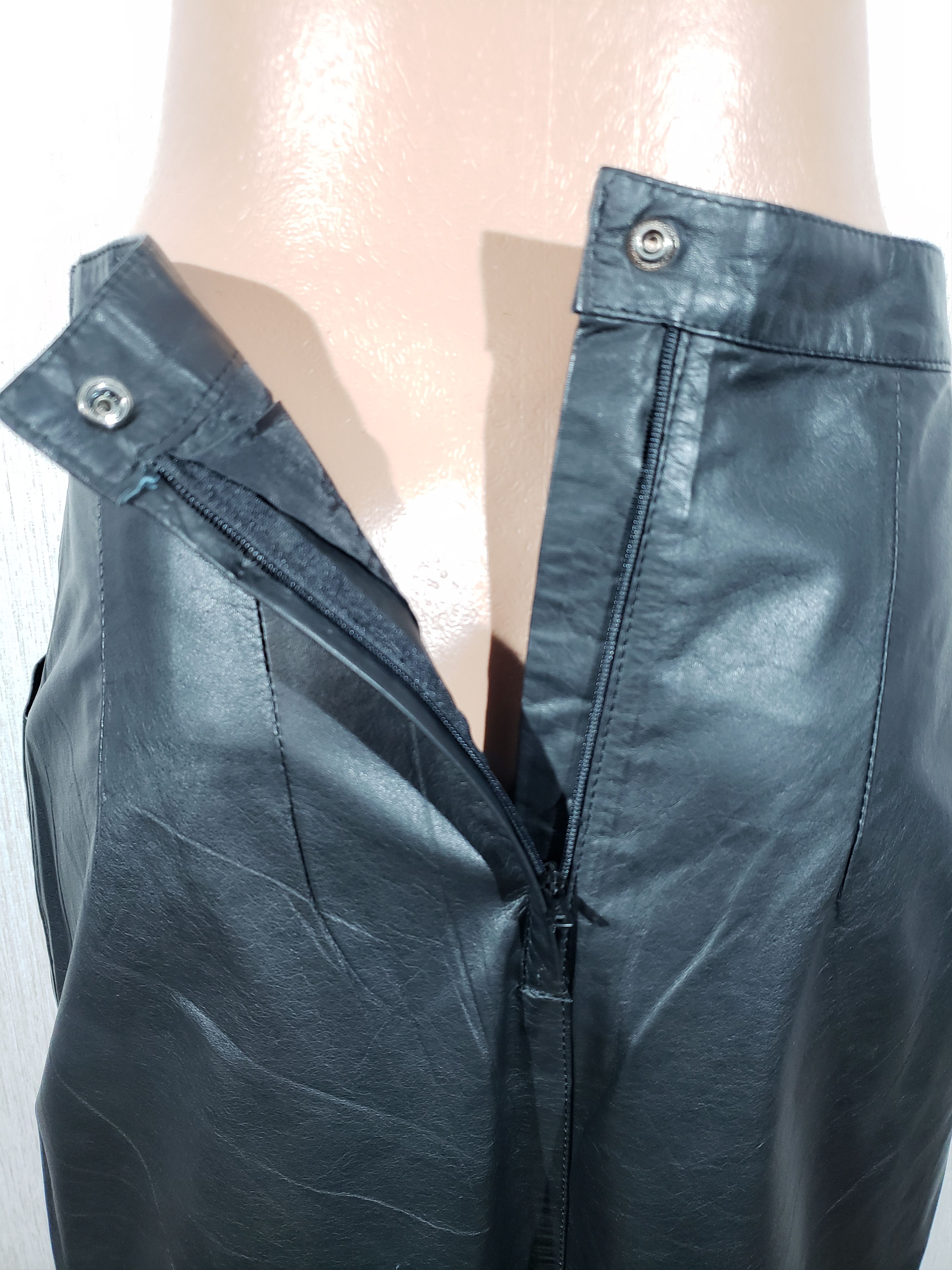 Genuine Leather Reliable black leather skirt. Size 27" / US 4 / IT 40 - 7 Thumbnail