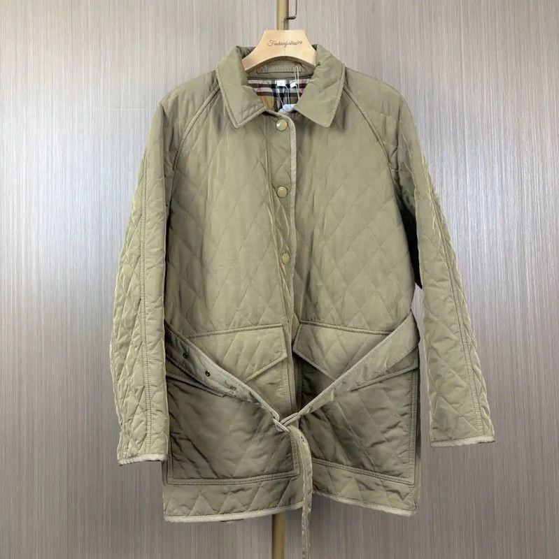 Burberry Burberry Quilted Women's Jacket in Khaki Size M / US 6-8 / IT 42-44 - 1 Thumbnail