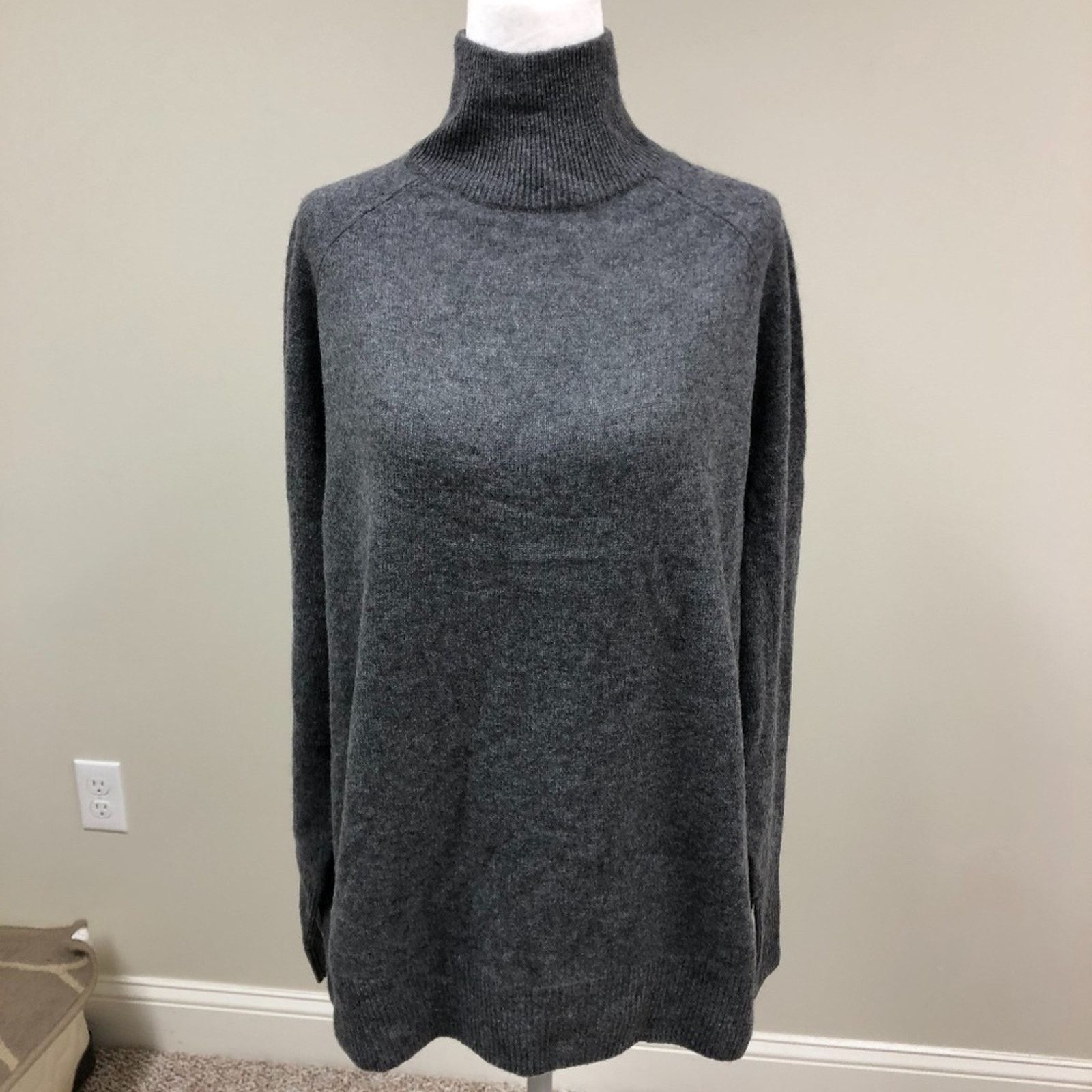 360Cashmere Skull Graphic 100% Cashmere Turtleneck Sweater -360 Cashmere Size XS / US 0-2 / IT 36-38 - 1 Thumbnail