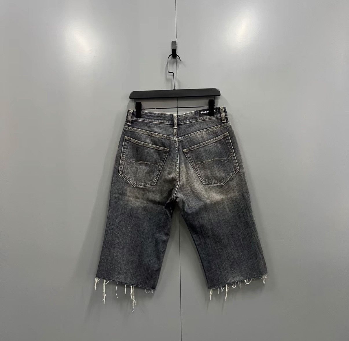 Balenciaga Balenciaga Blue Vintage Washed Jeans J41 Size US 34 / EU 50 - 2 Thumbnail
