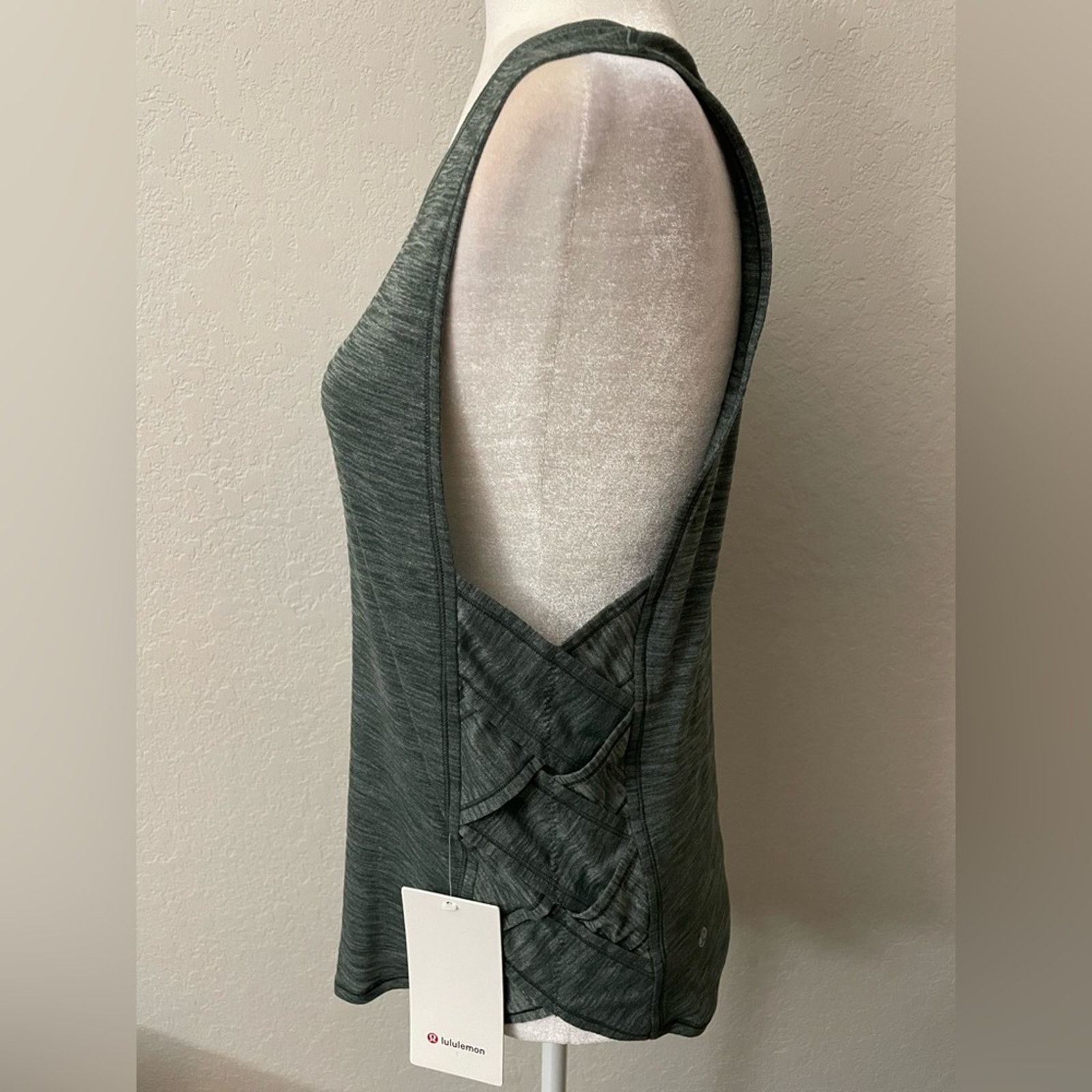 Lululemon Lululemon Var-City Muscle Tank in heathered green - size 6 Size M / US 6-8 / IT 42-44 - 3 Thumbnail